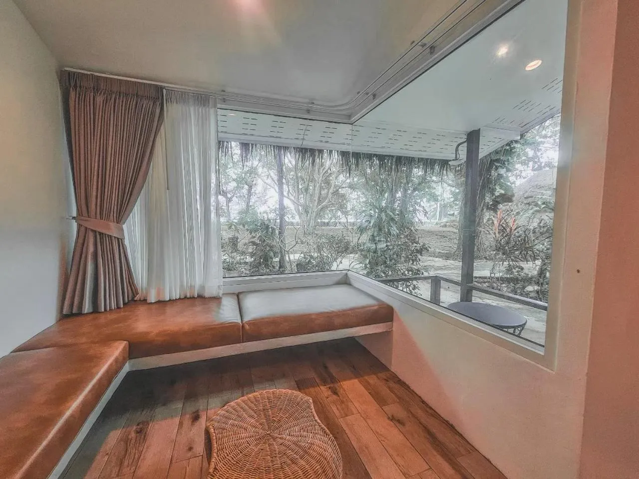 Living room, Bed in Twin Bay Resort Koh Lanta