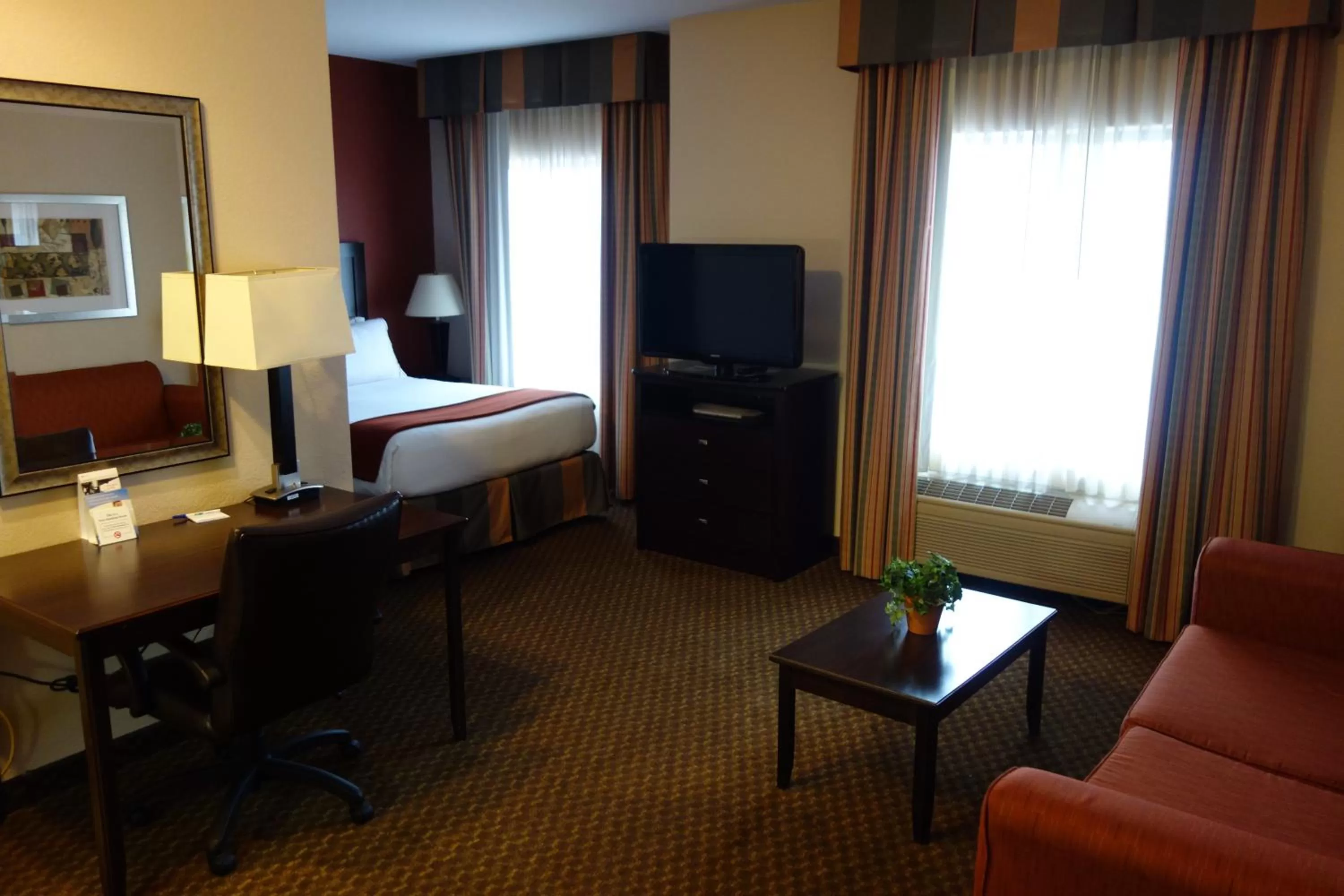 Queen Room - Non-Smoking in Holiday Inn Express Hotel & Suites Pleasant Prairie-Kenosha, an IHG Hotel