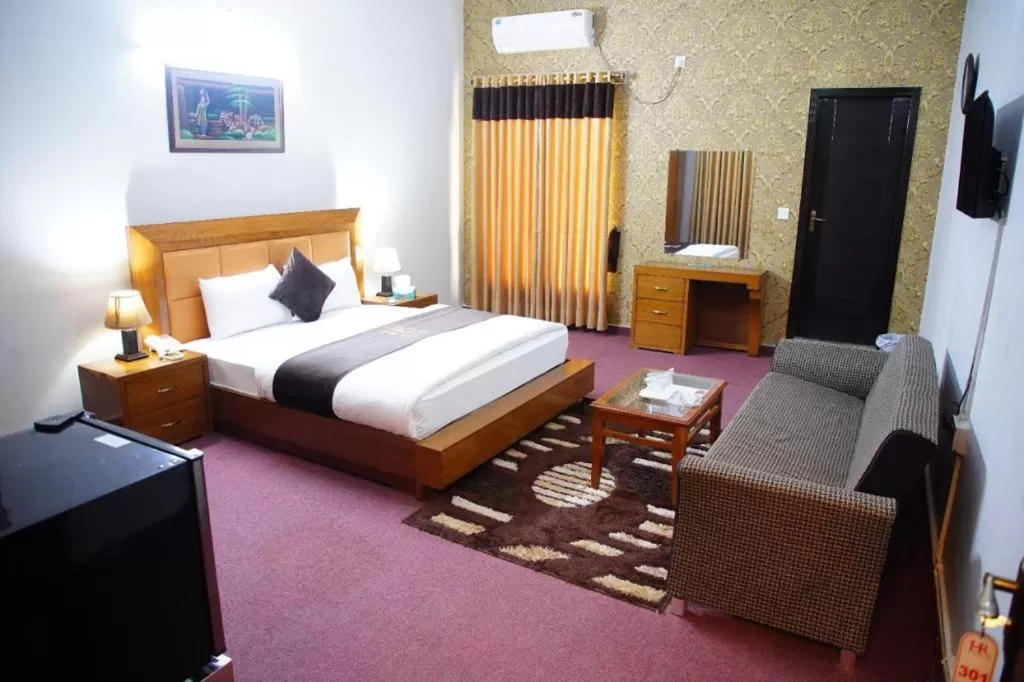 Bed in Hotel Red Line