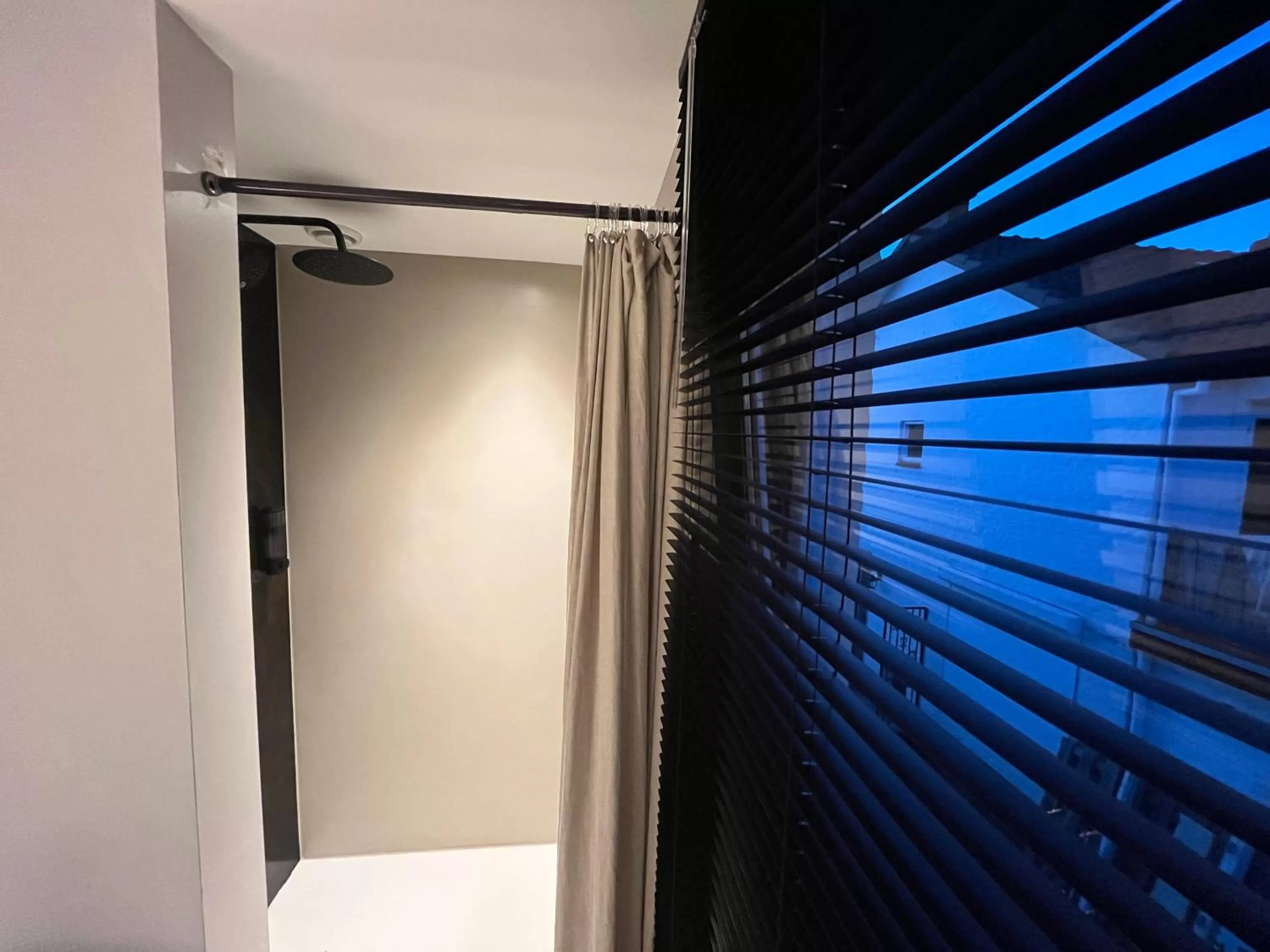 Shower, Bed in Boutique Hotel Le Faucon