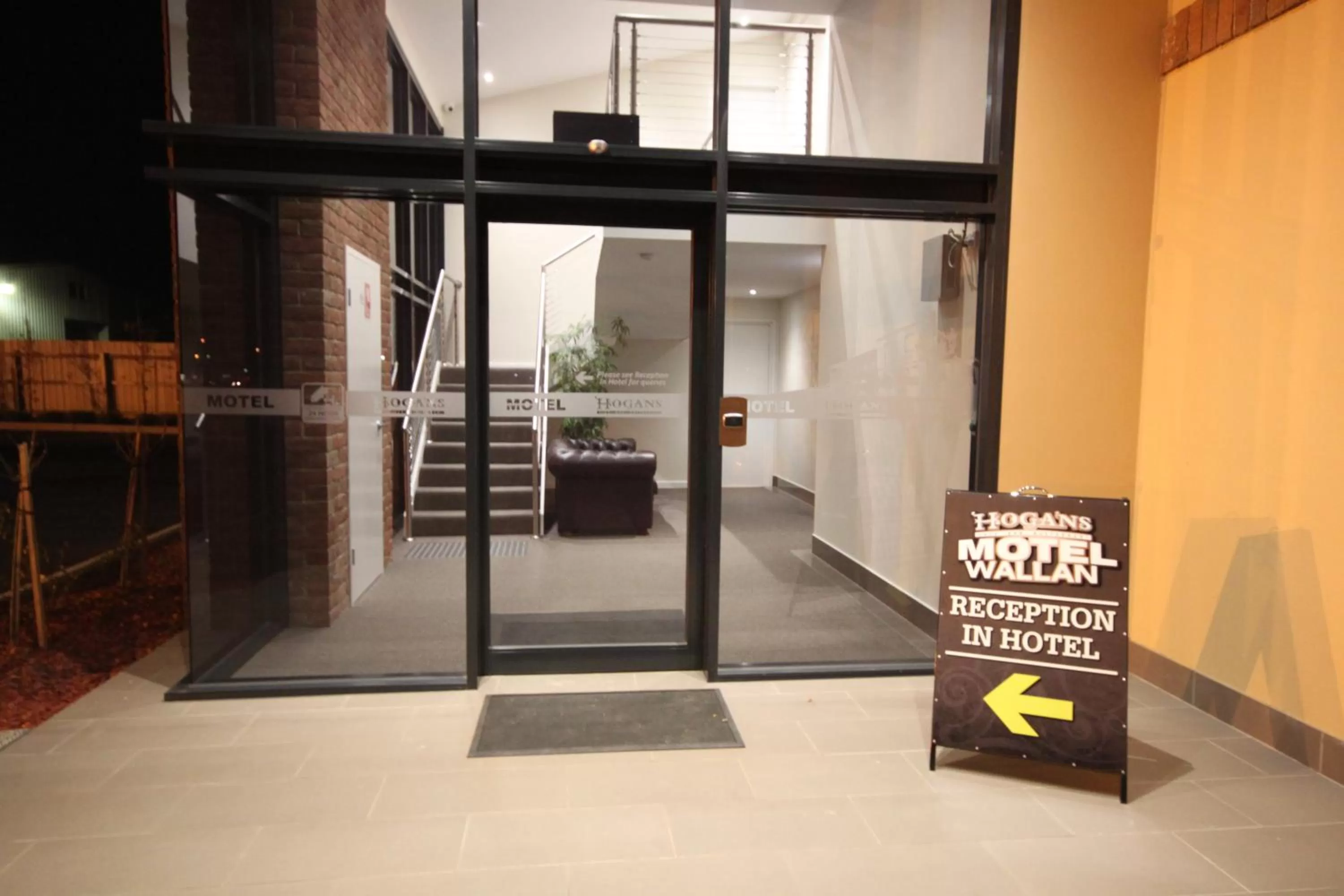 Facade/entrance in Hogans Motel