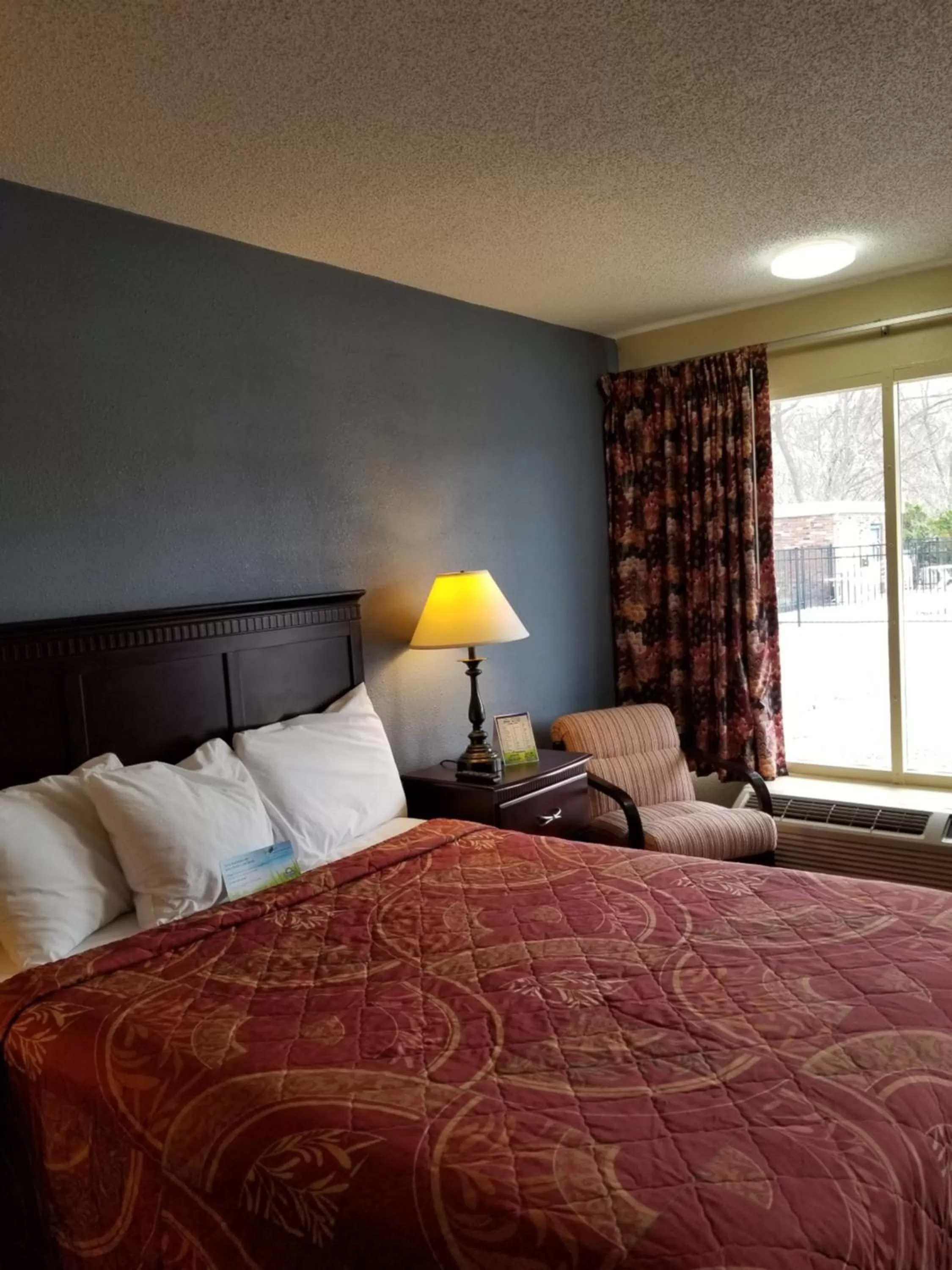 Bed in Days Inn by Wyndham Lexington