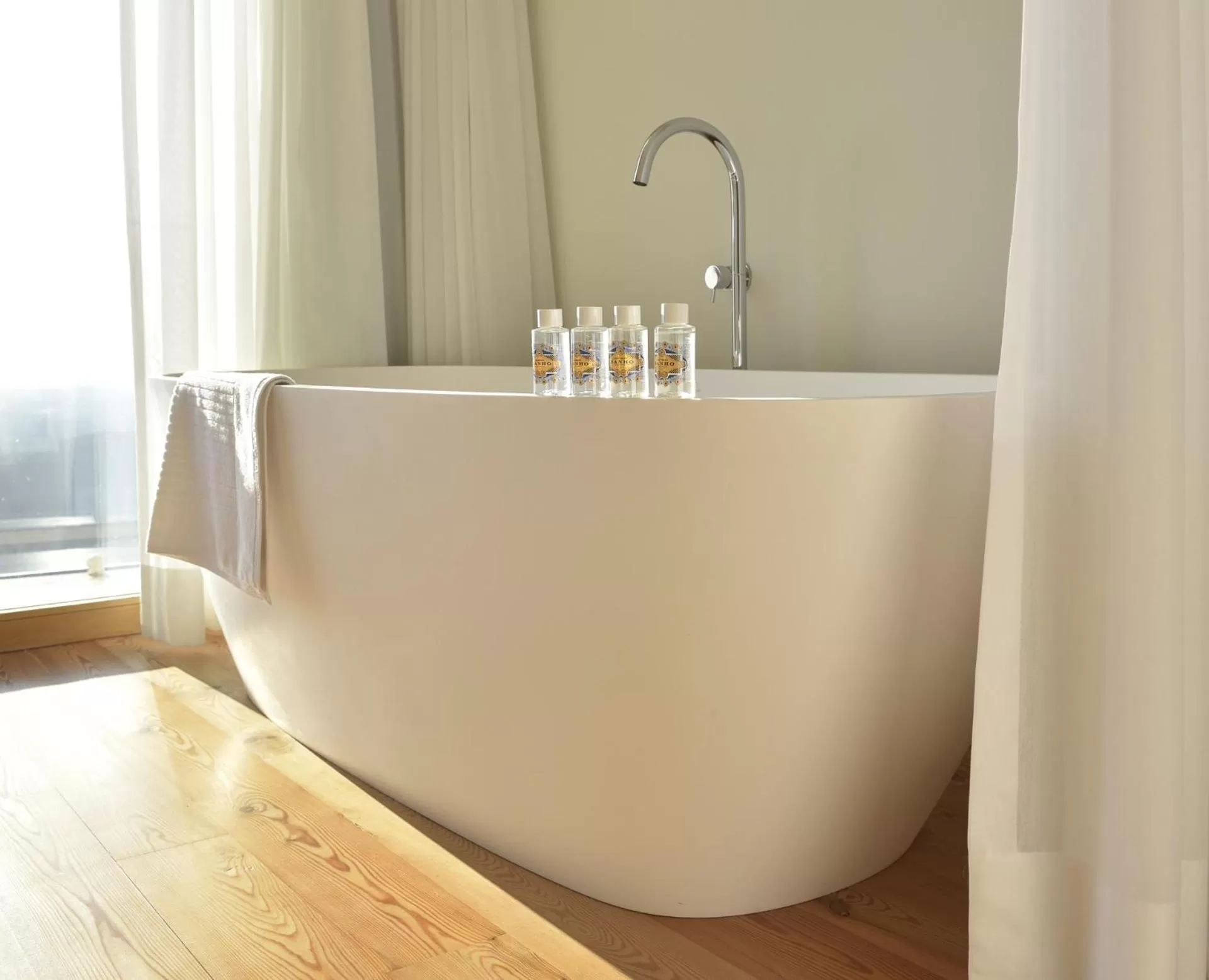 Bath in Casas Da Lapa, Nature & Spa Hotel