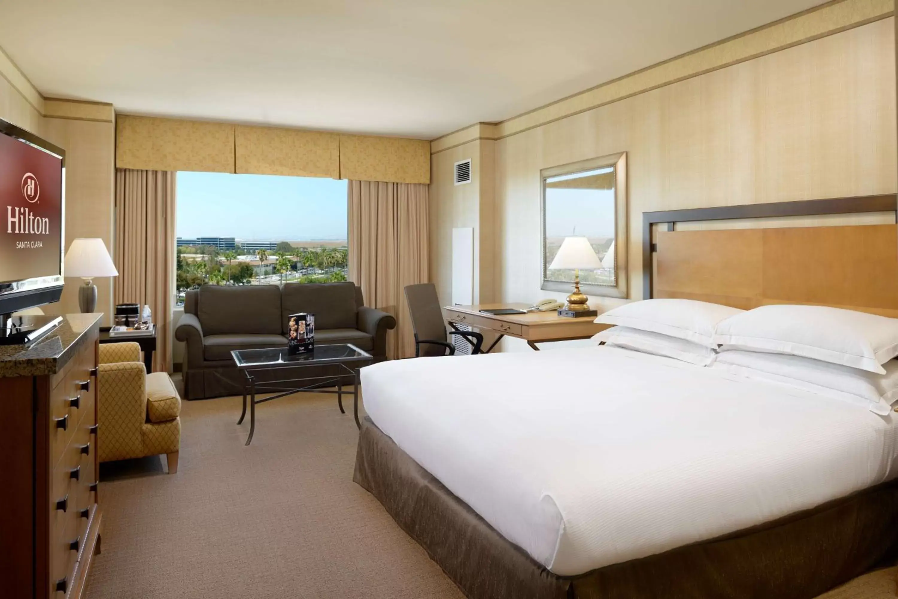 King Room with Sofa Bed - Non-Smoking in Hilton Santa Clara King Room with Sofa Bed - Non-Smoking in Hilton Santa Clara