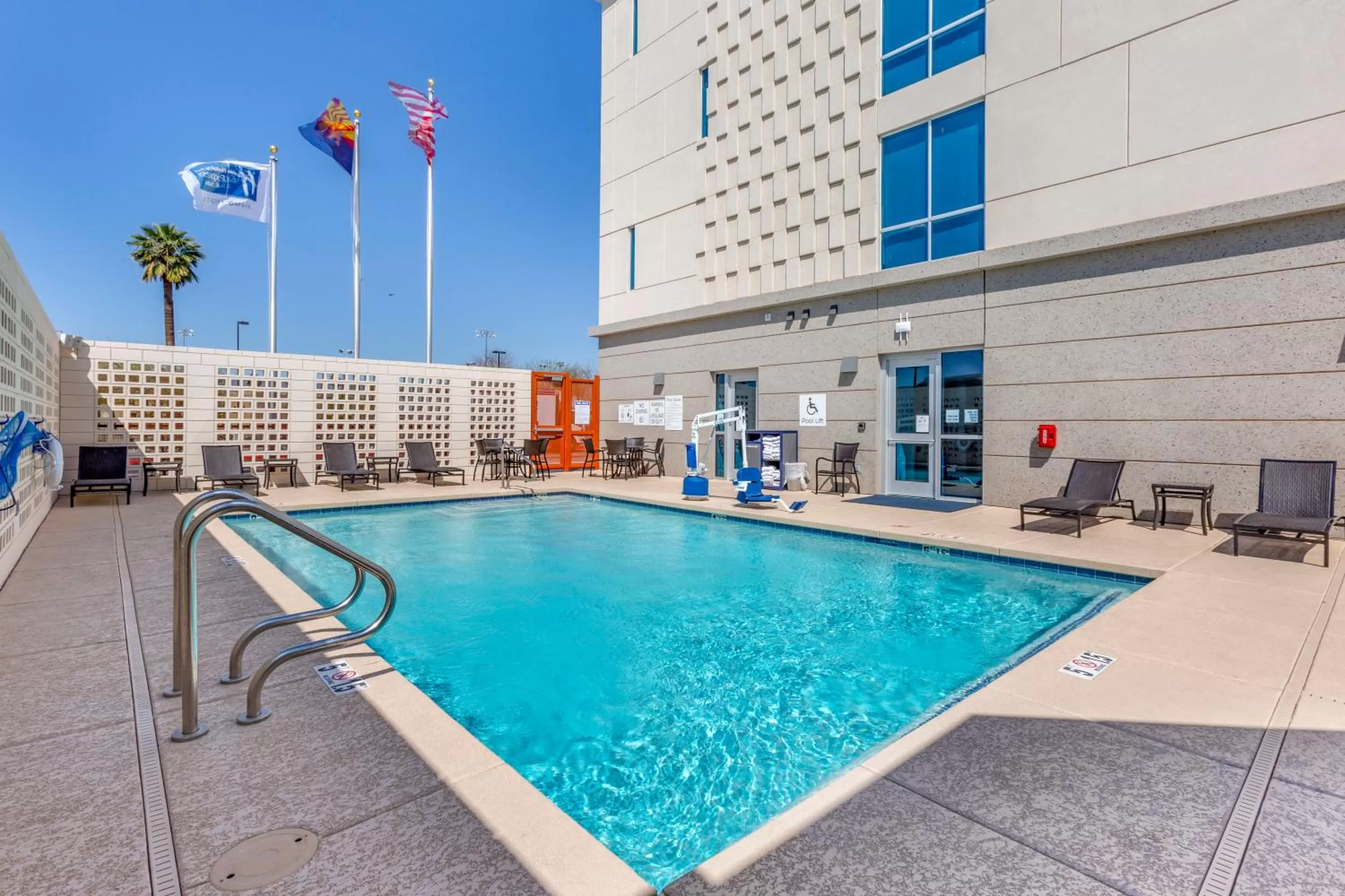 Swimming pool in Holiday Inn Express & Suites - Phoenix Dwtn - State Capitol by IHG