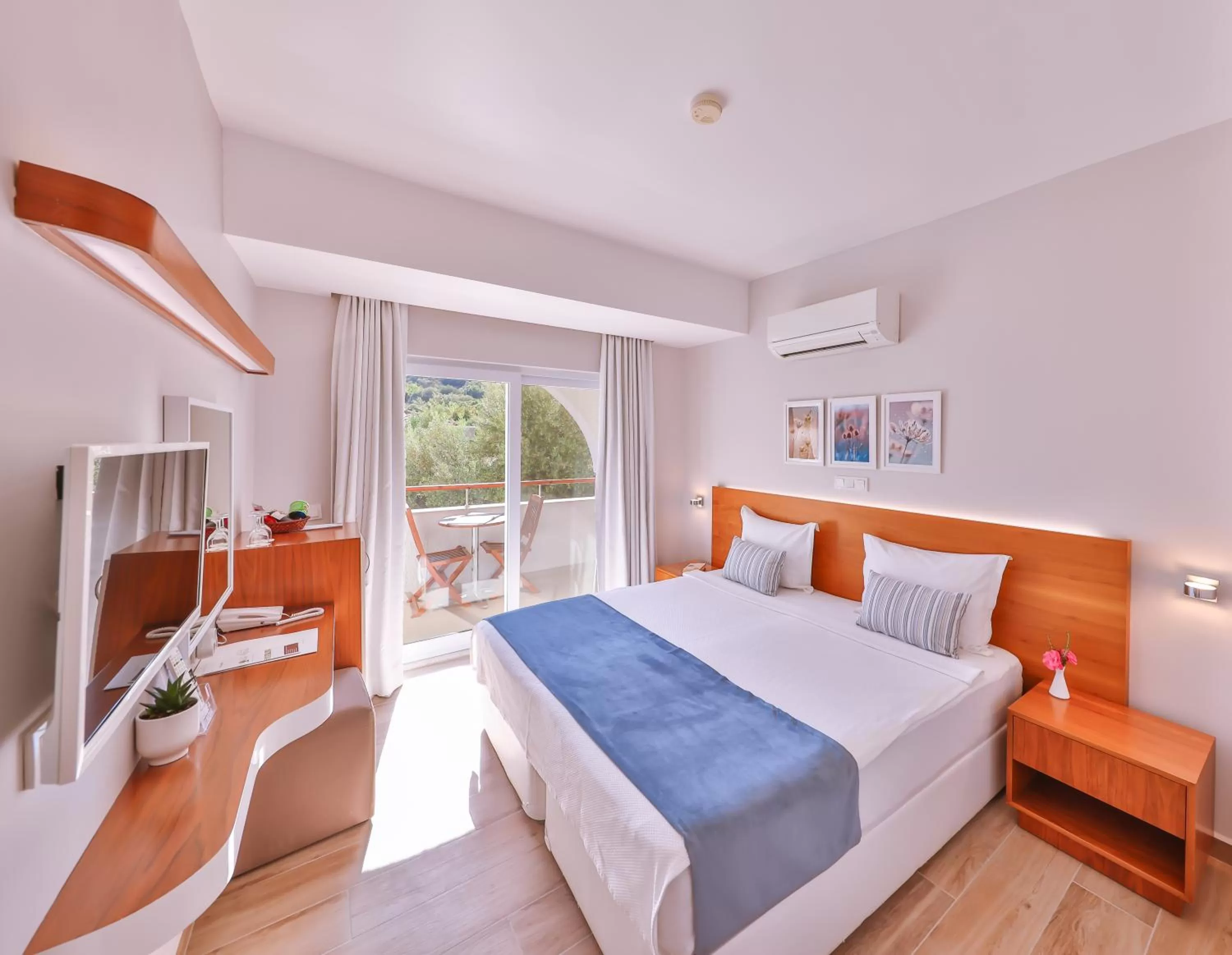 Photo of the whole room, Bed in Olea Nova Hotel