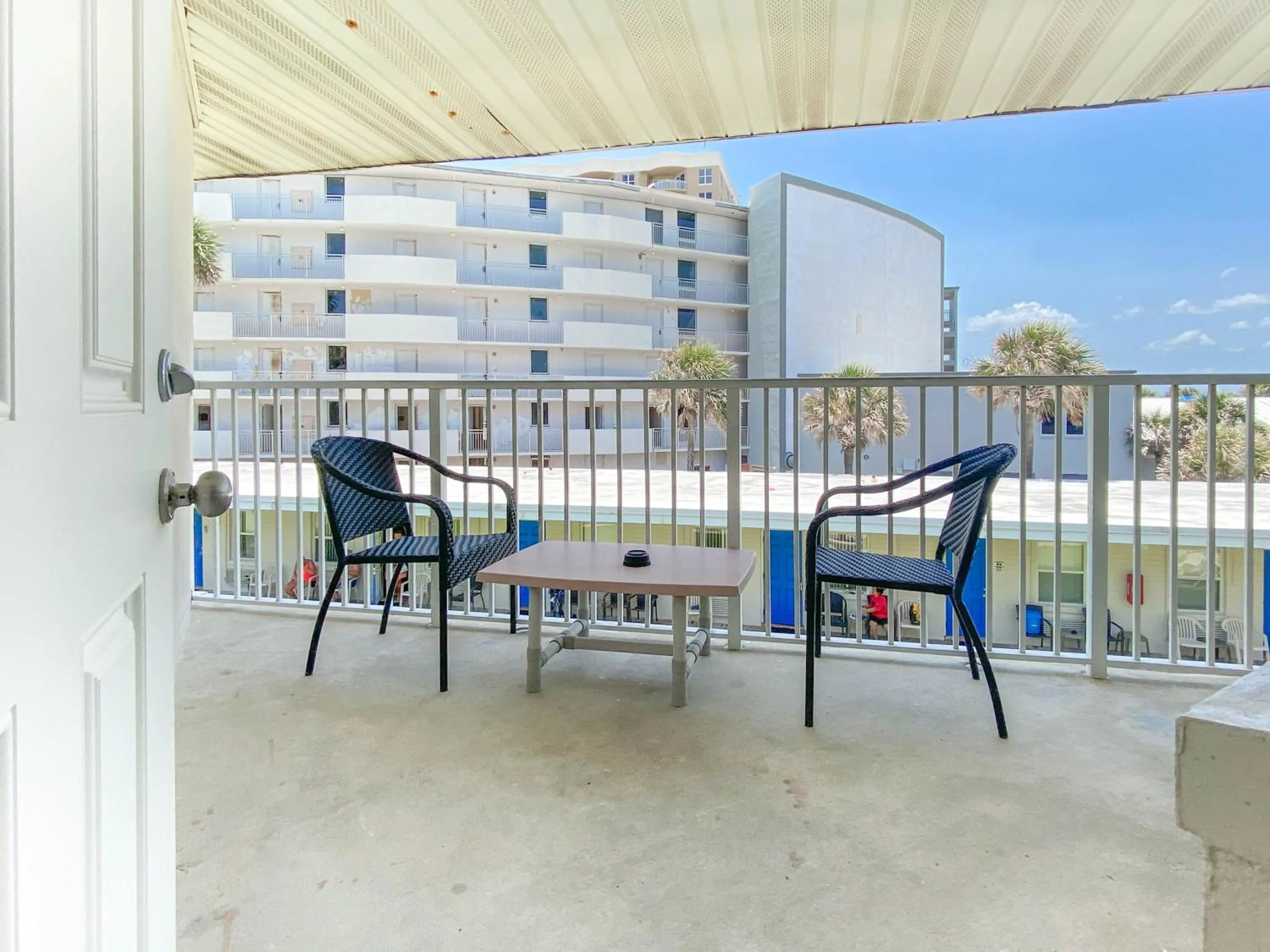 Balcony/Terrace in Ocean Court Beachfront Hotel