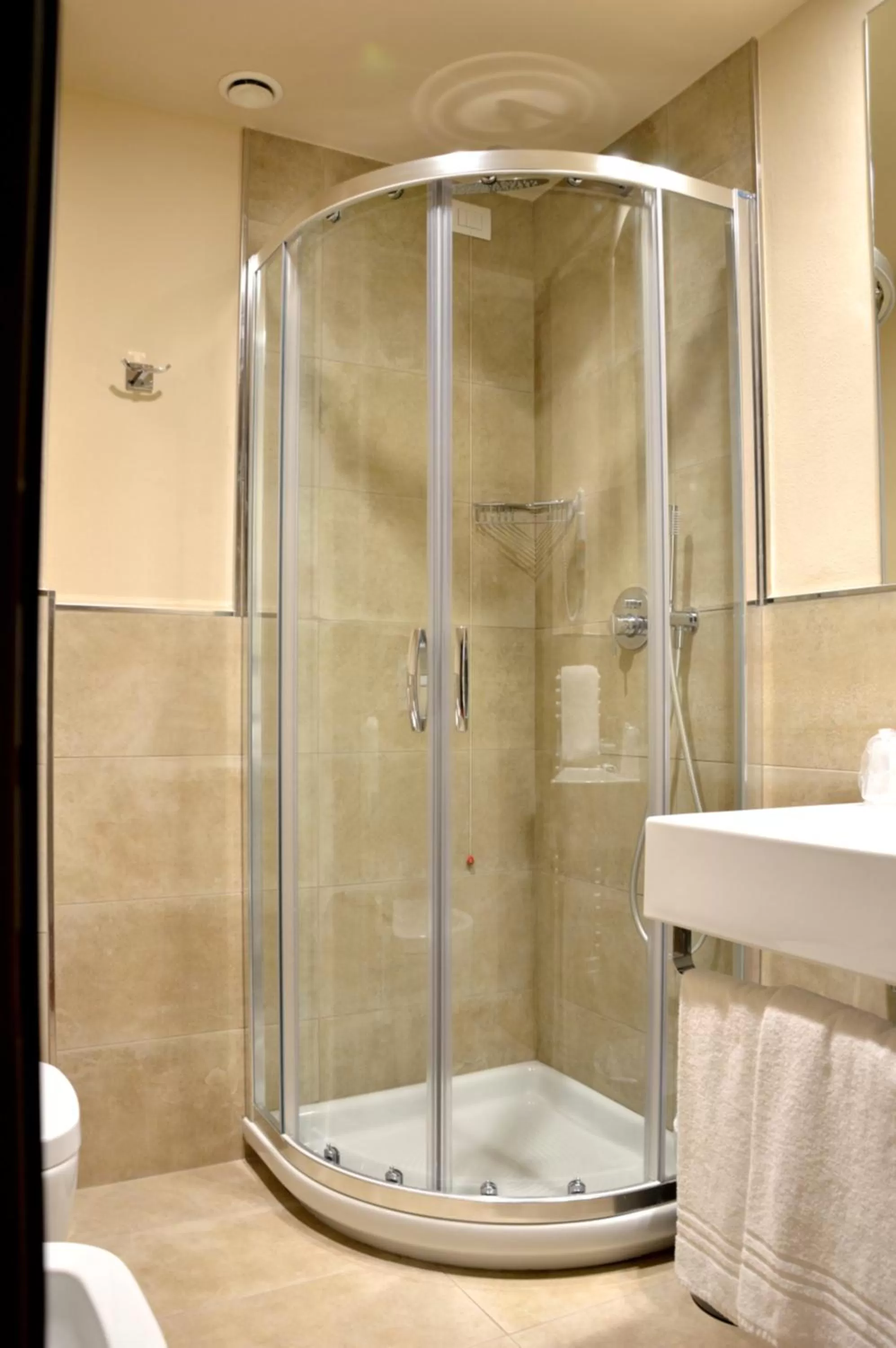 Shower in Hotel President