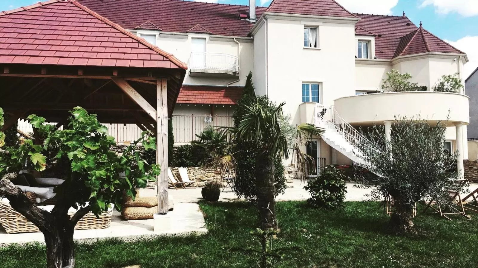 Patio in Appart'Hôtel Auxerre