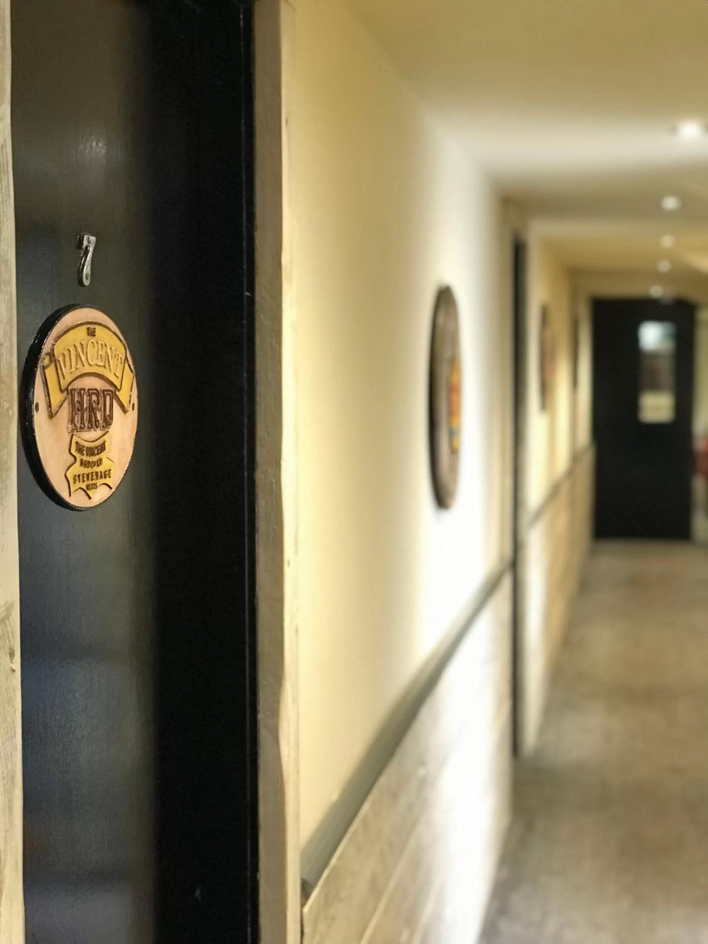 Logo/Certificate/Sign in South Causey Inn