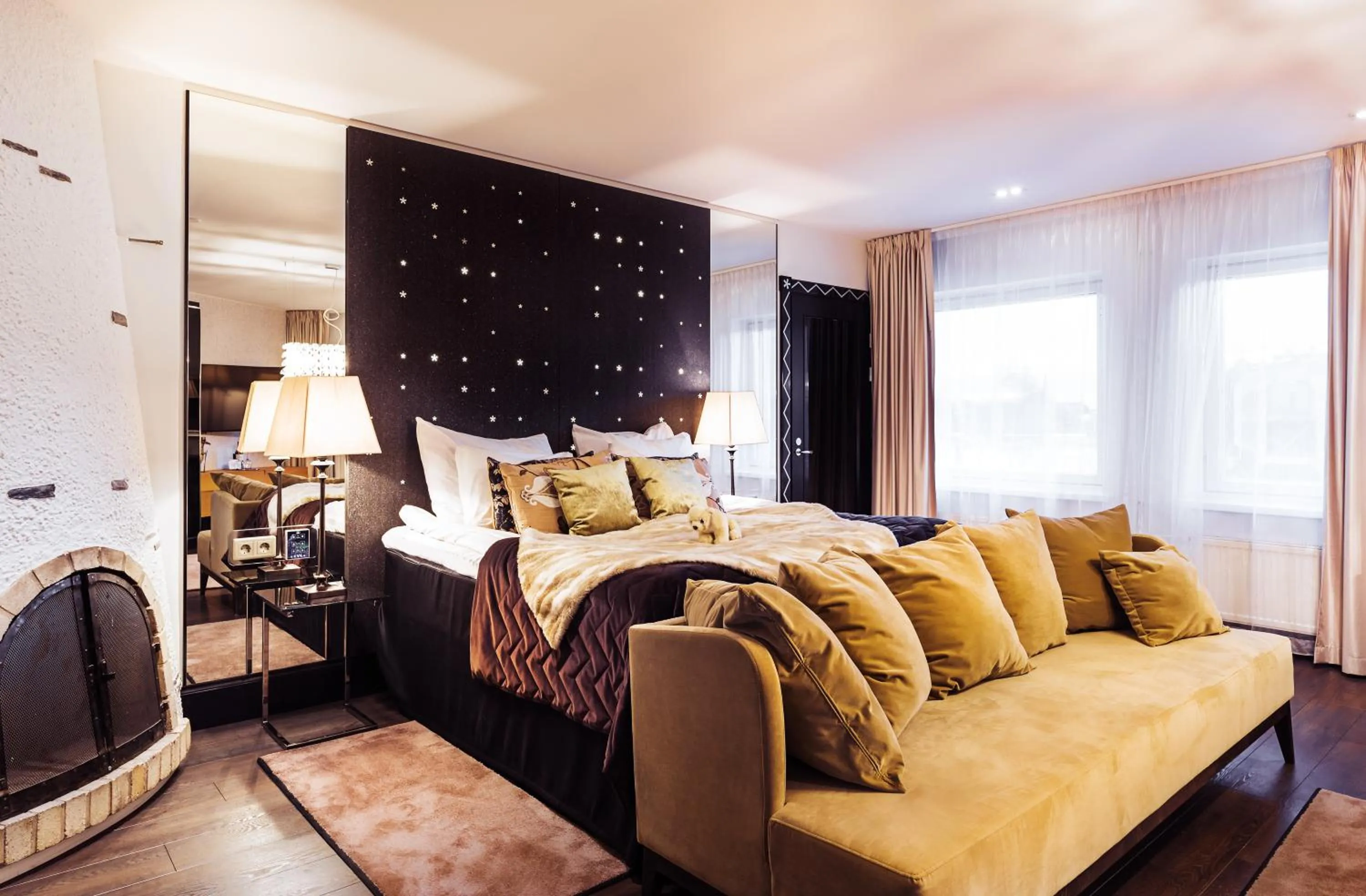 Bedroom, Bed in Arctic Light Hotel