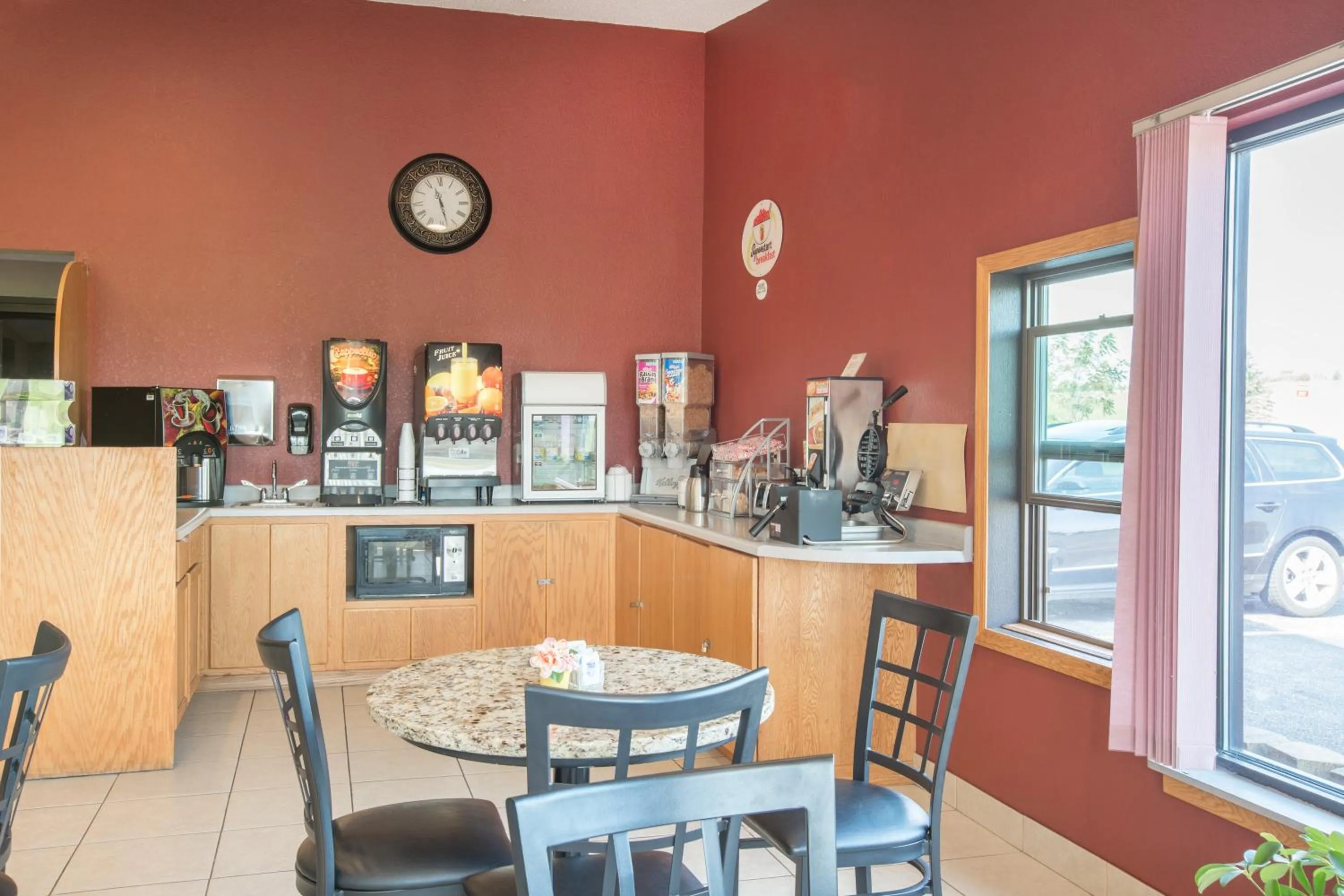 Super 8 by Wyndham Worthington Minnesota