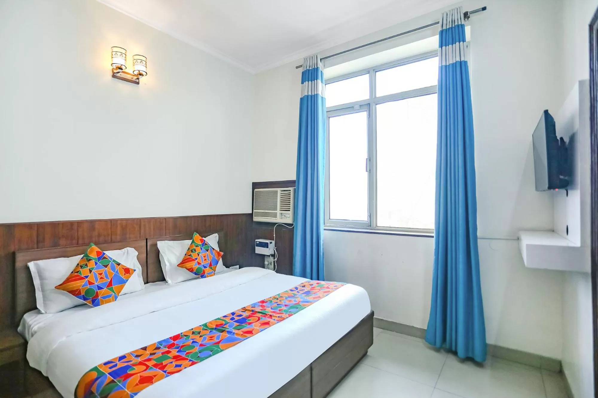 TV and multimedia, Bed in FabHotel Hexa Ghaziabad