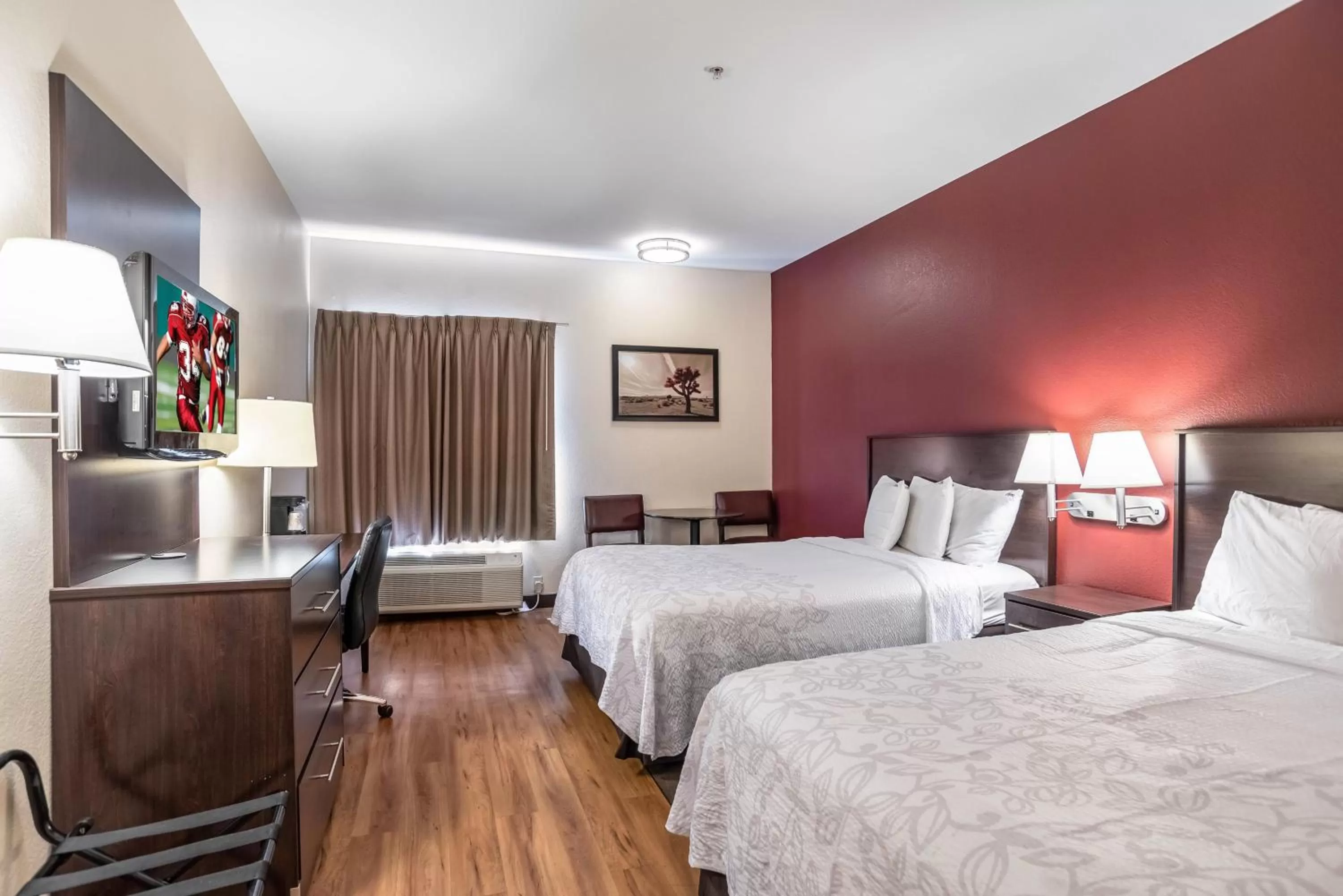 Photo of the whole room, Bed in Red Roof Inn PLUS+ Tempe - Phoenix Airport