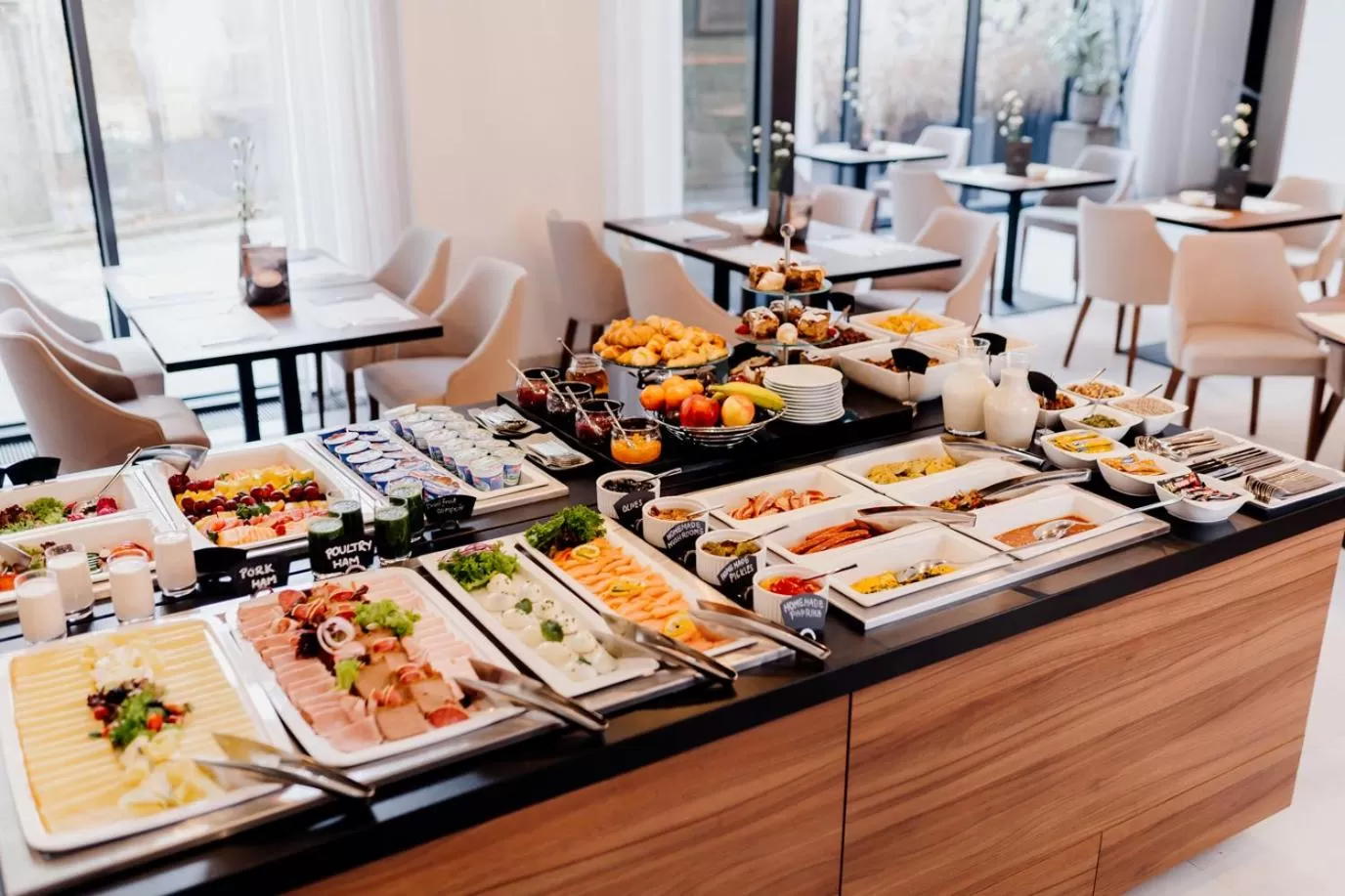 Breakfast in Grand Ascot Hotel