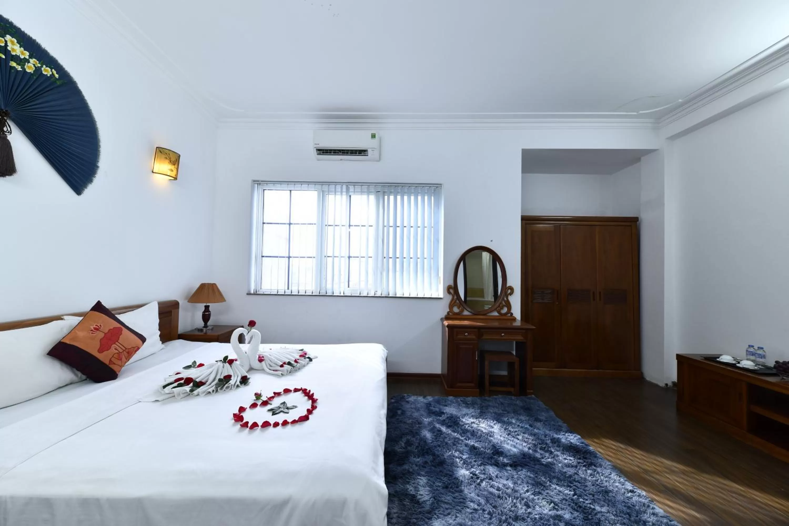 Bedroom, Bed in Phoenix Legend Hotel Hanoi