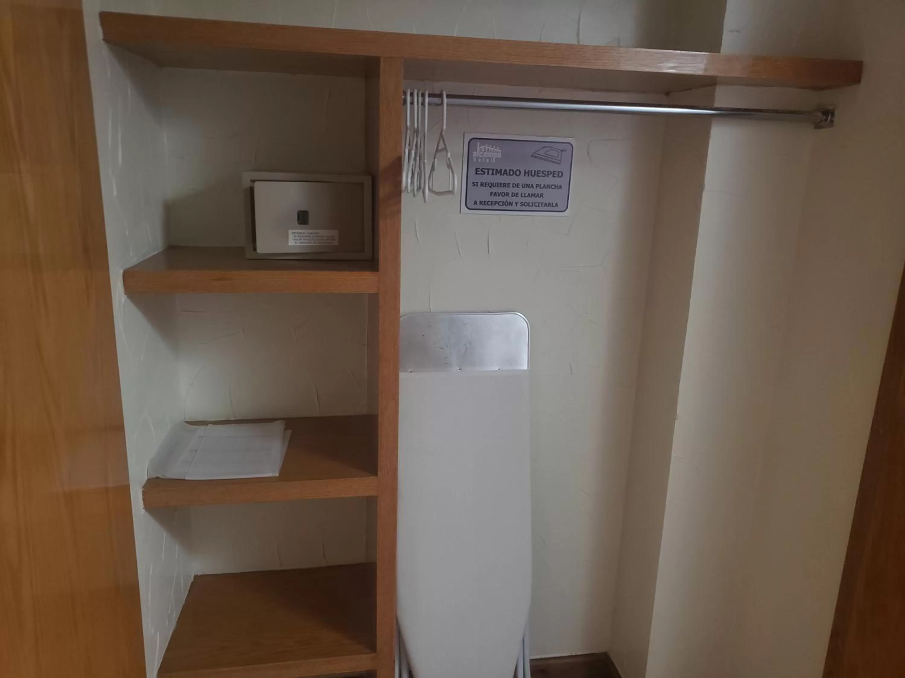 Coffee/tea facilities, Kitchen/Kitchenette in Hotel Alcampo