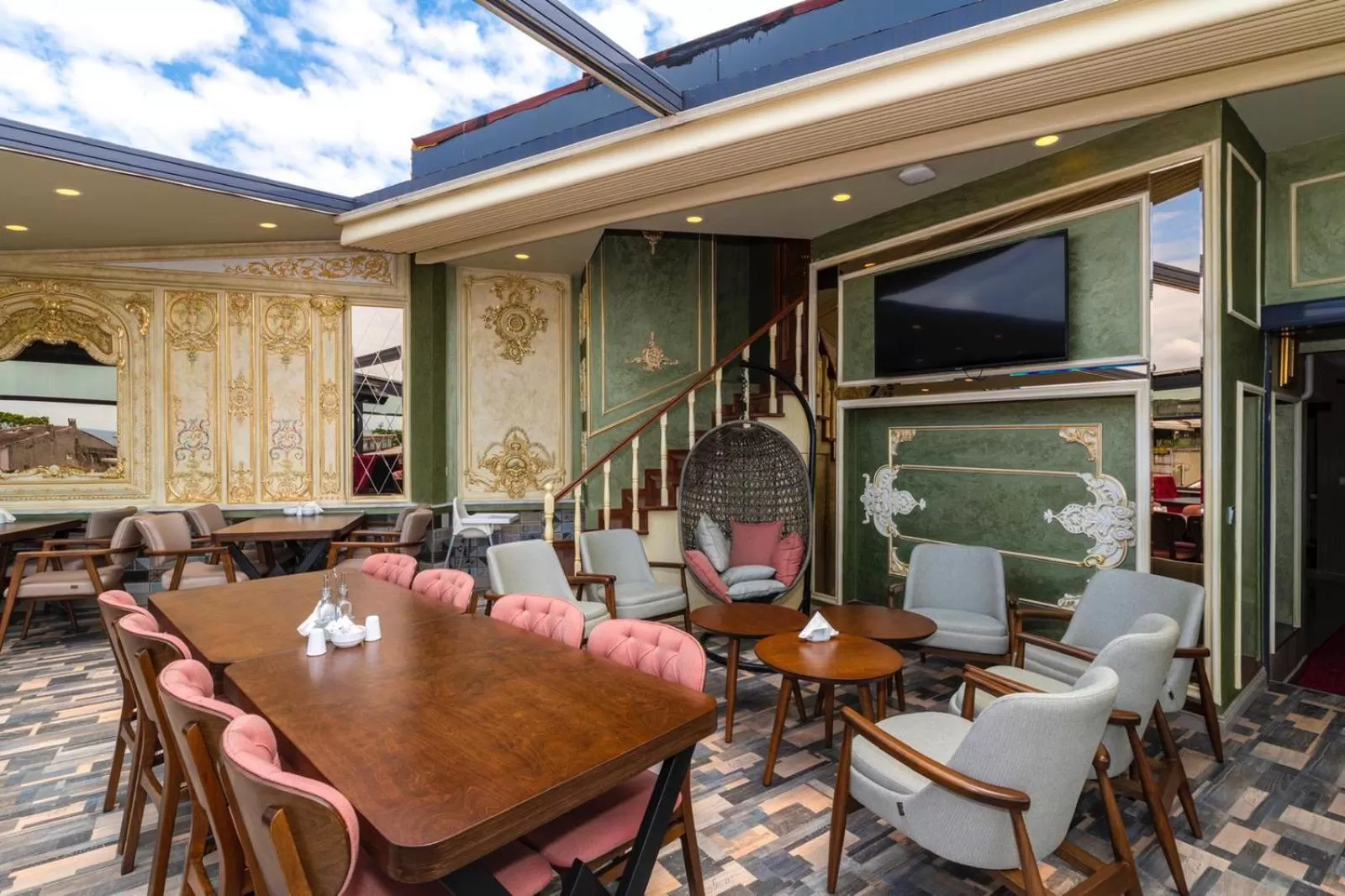 Restaurant/places to eat in Golden Sand Hotel