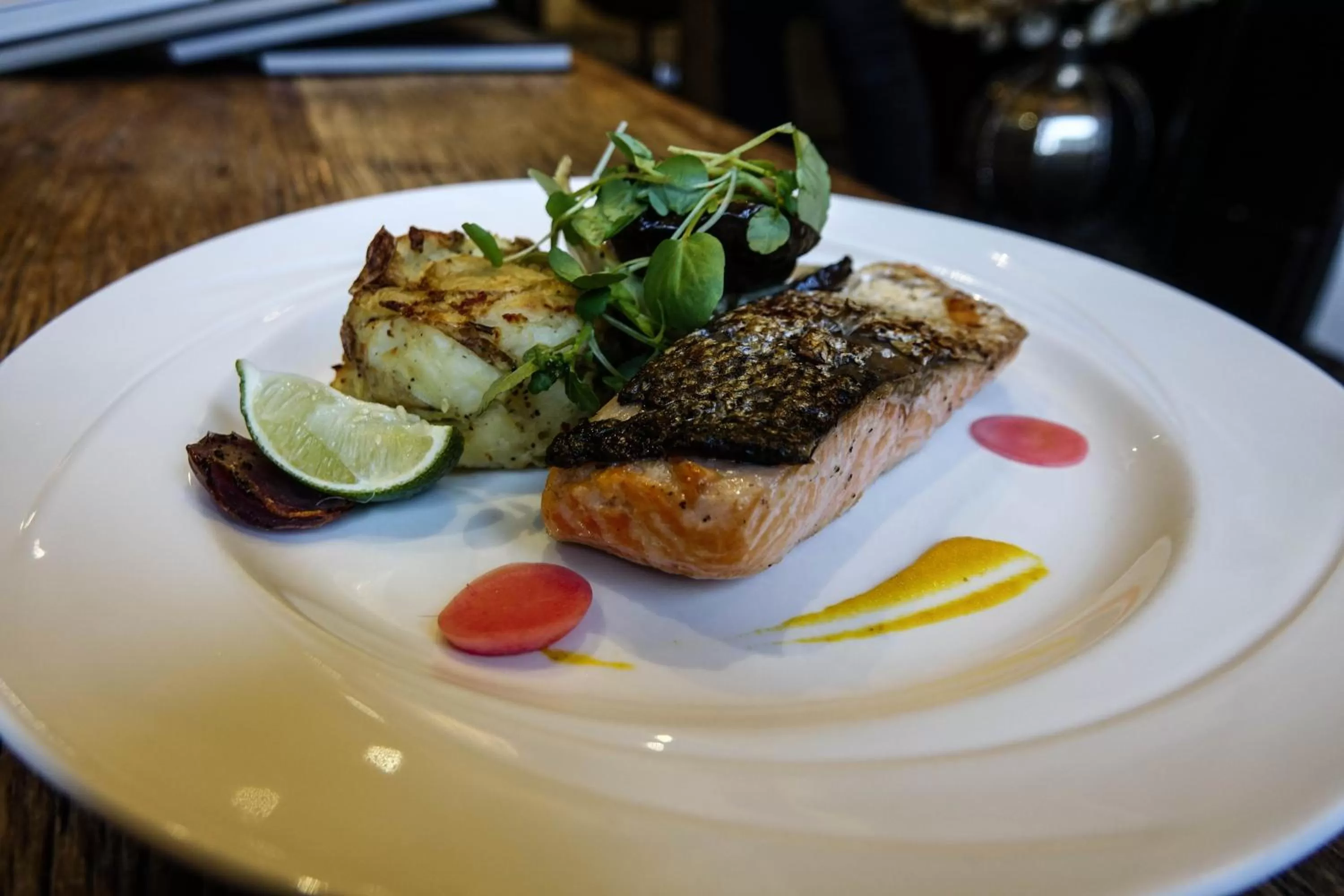 Restaurant/places to eat in Hedley House Hotel & Apartments