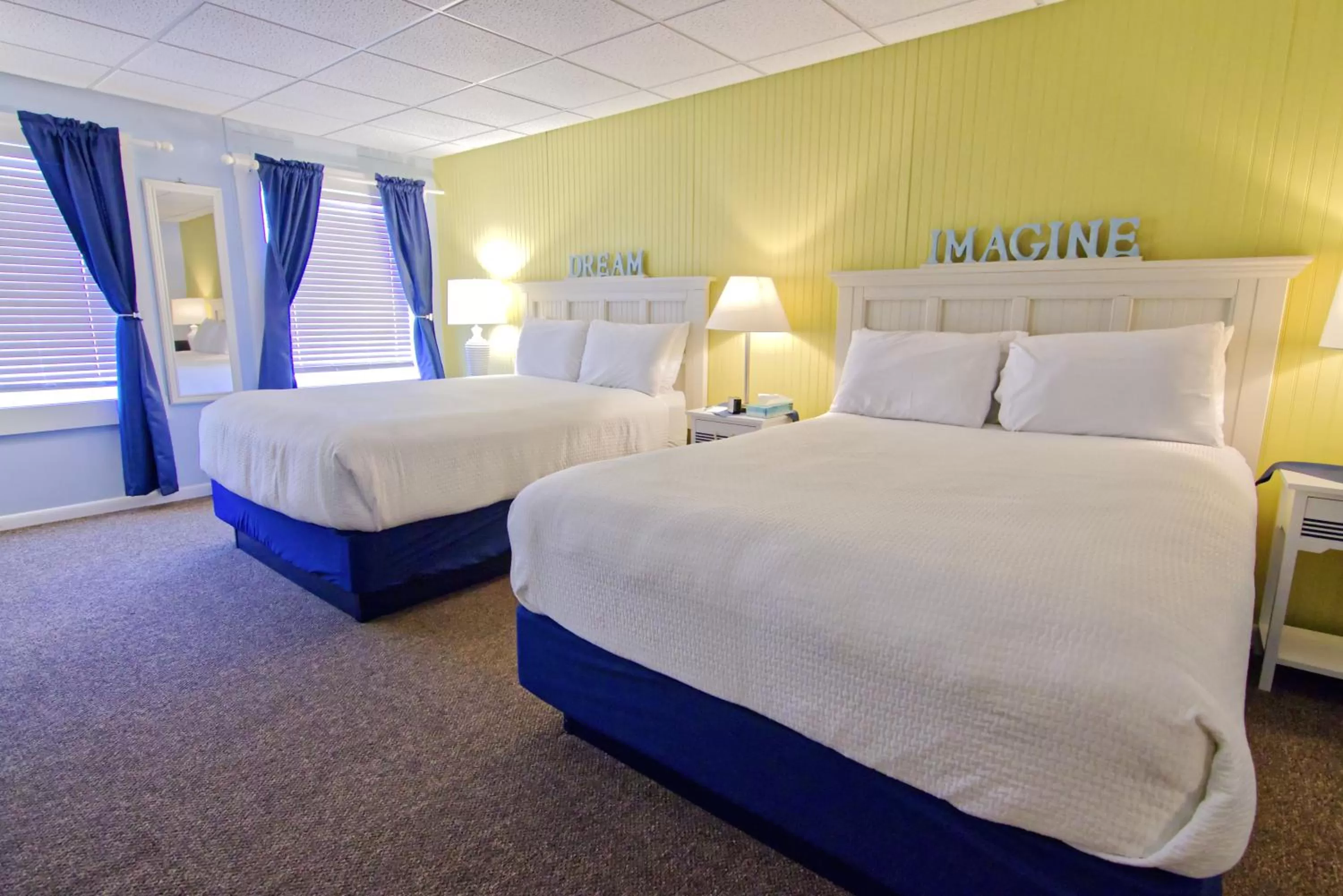 Bed in Hotel Frankfort & Restaurant