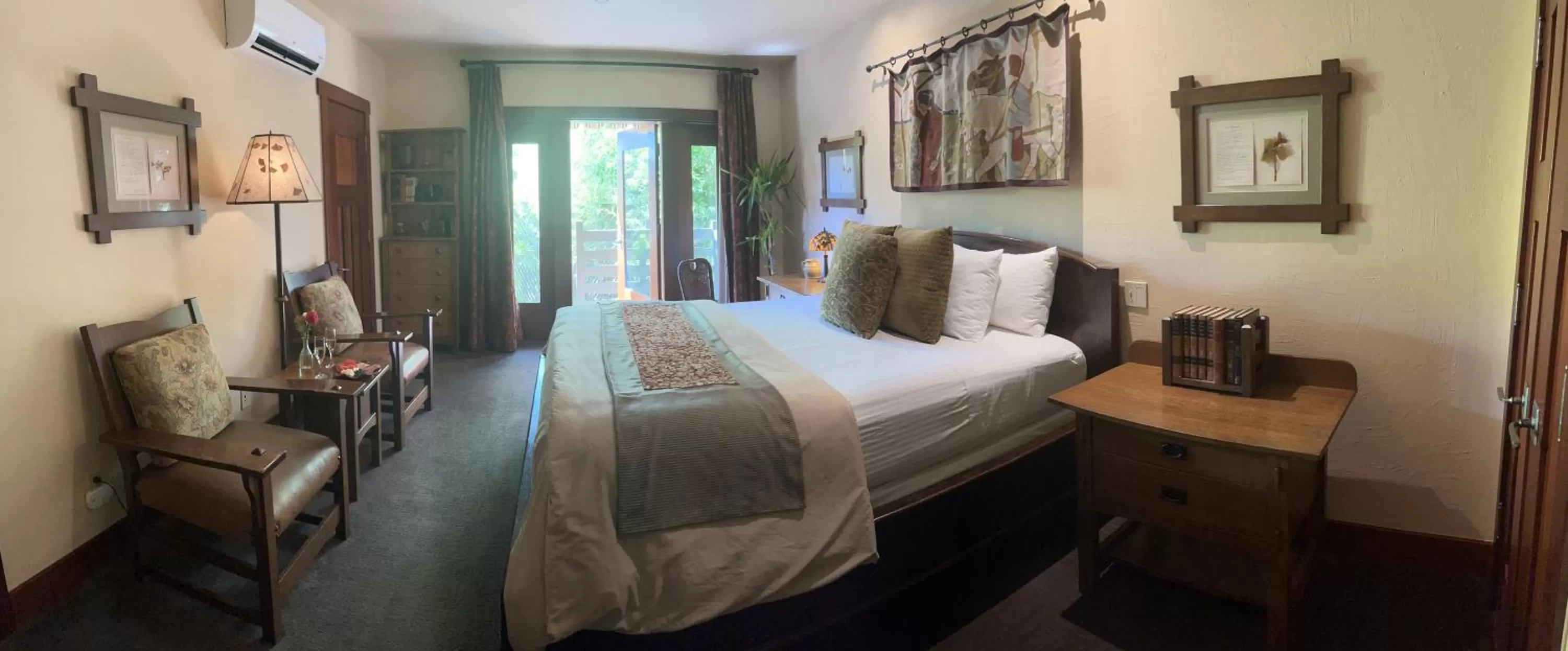 Bedroom, Bed in Blackbird Inn