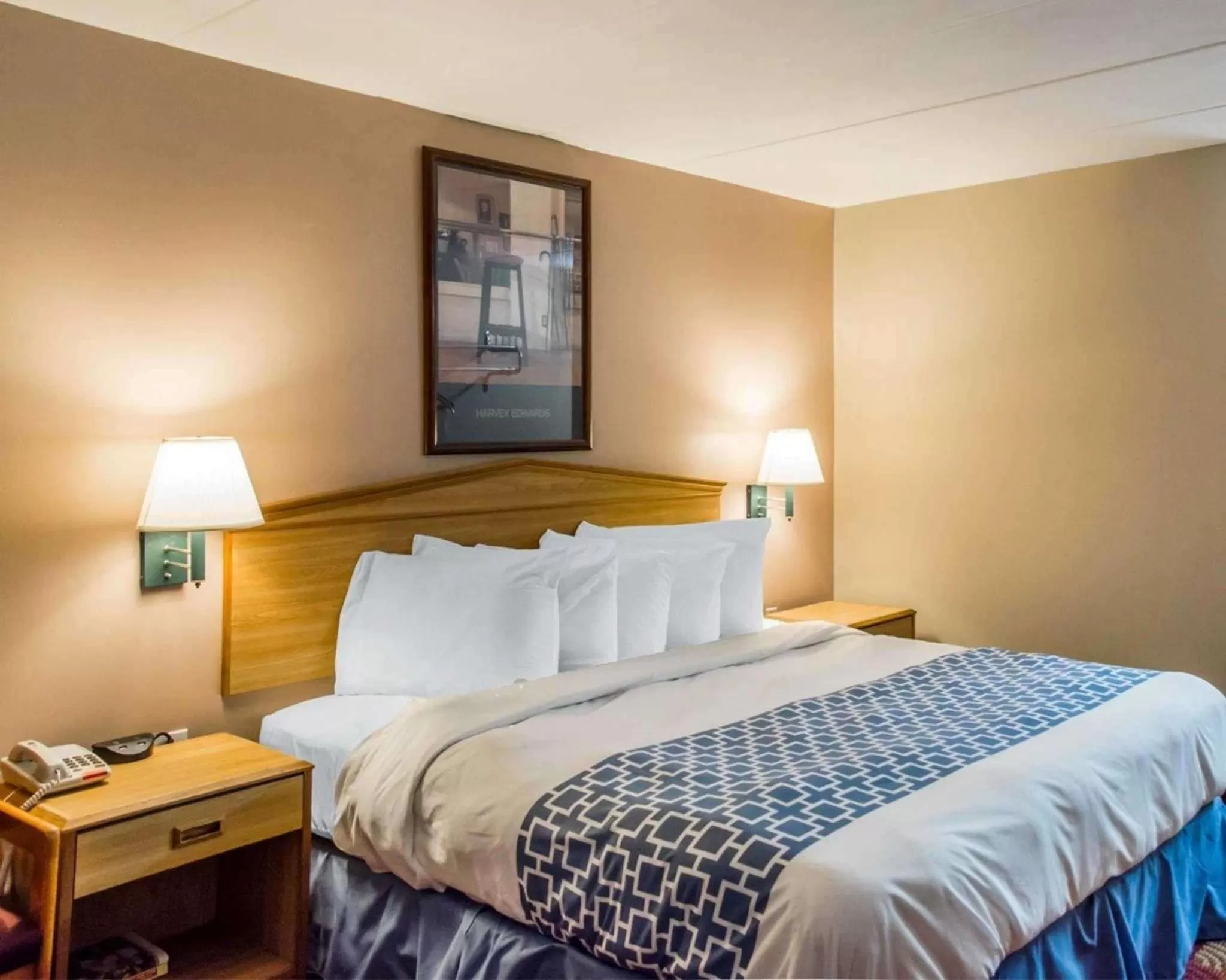 Photo of the whole room, Bed in Econo Lodge Franklin