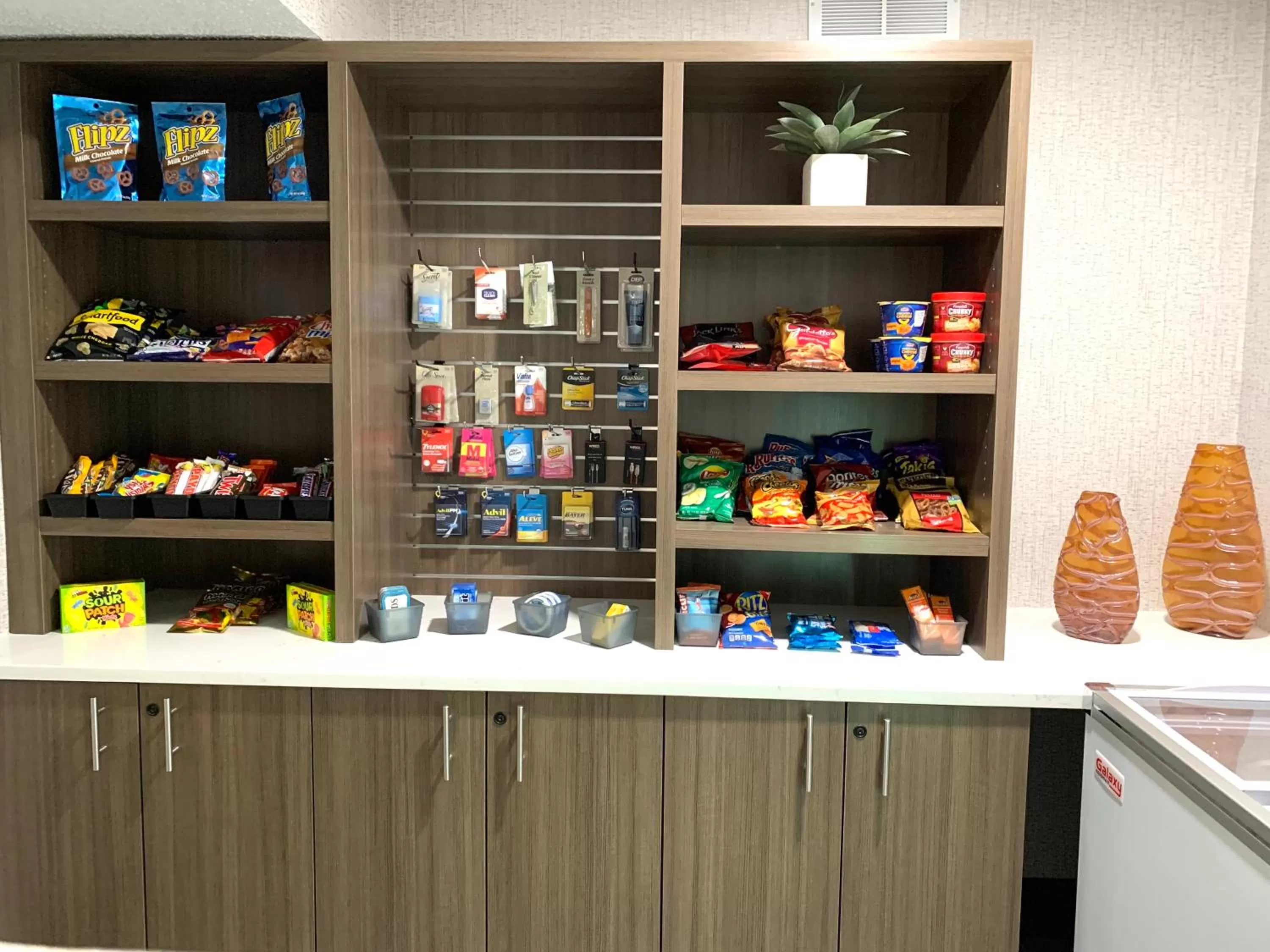 On-site shops in Best Western Oswego Hotel