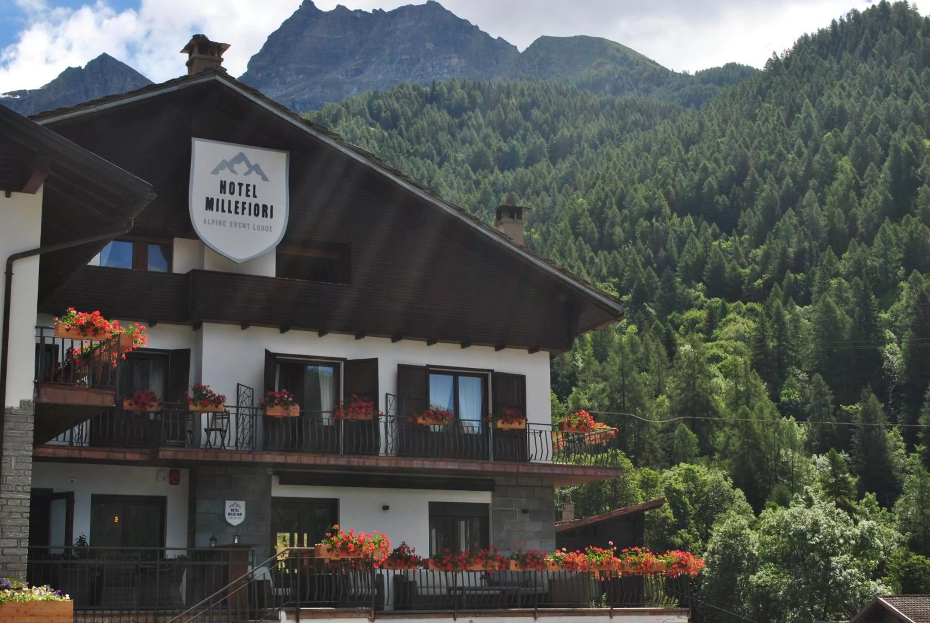 Property building in Hotell Millefiori- Alpine Event Lodge