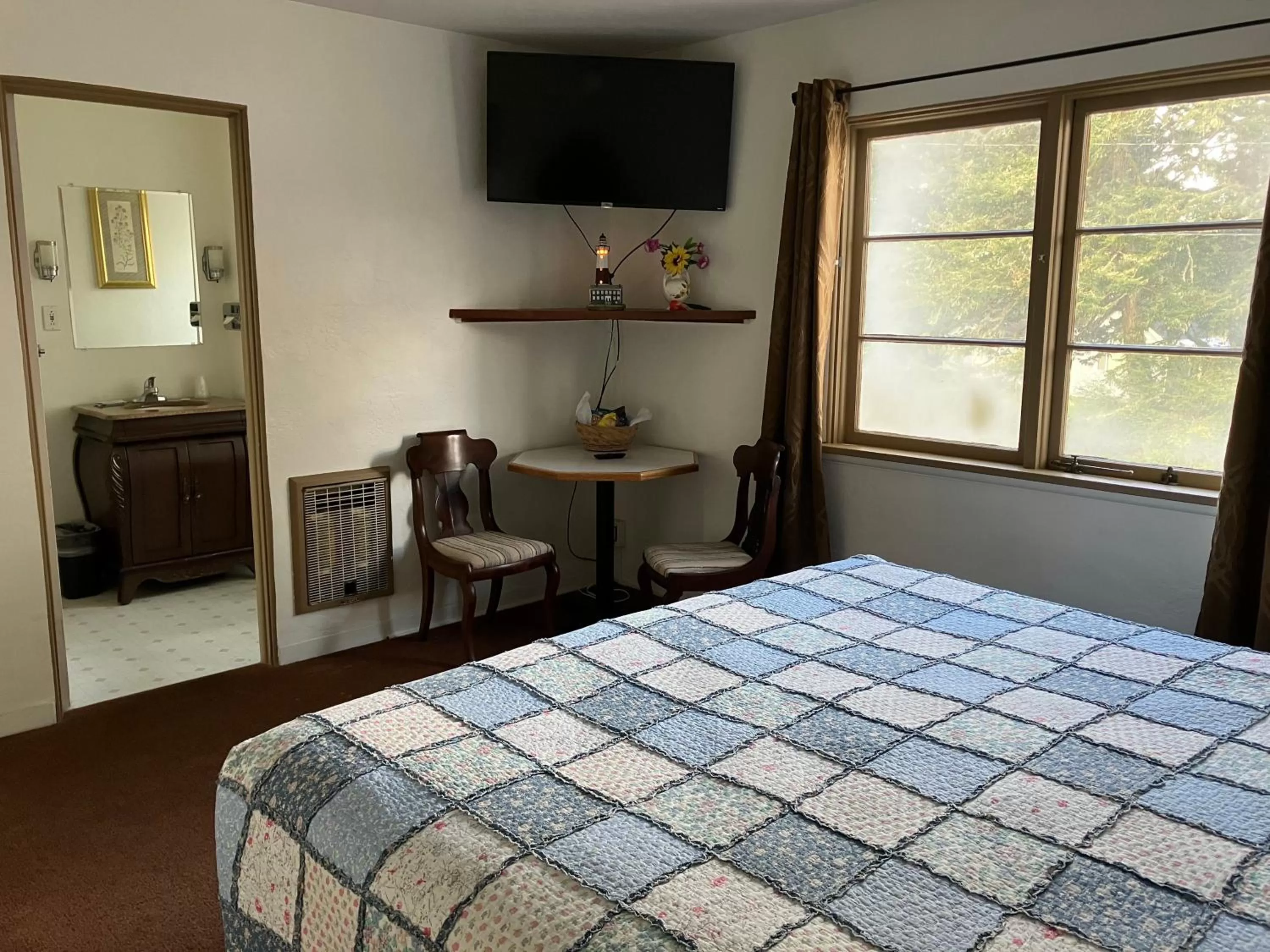 Bed in Lighthouse Inn