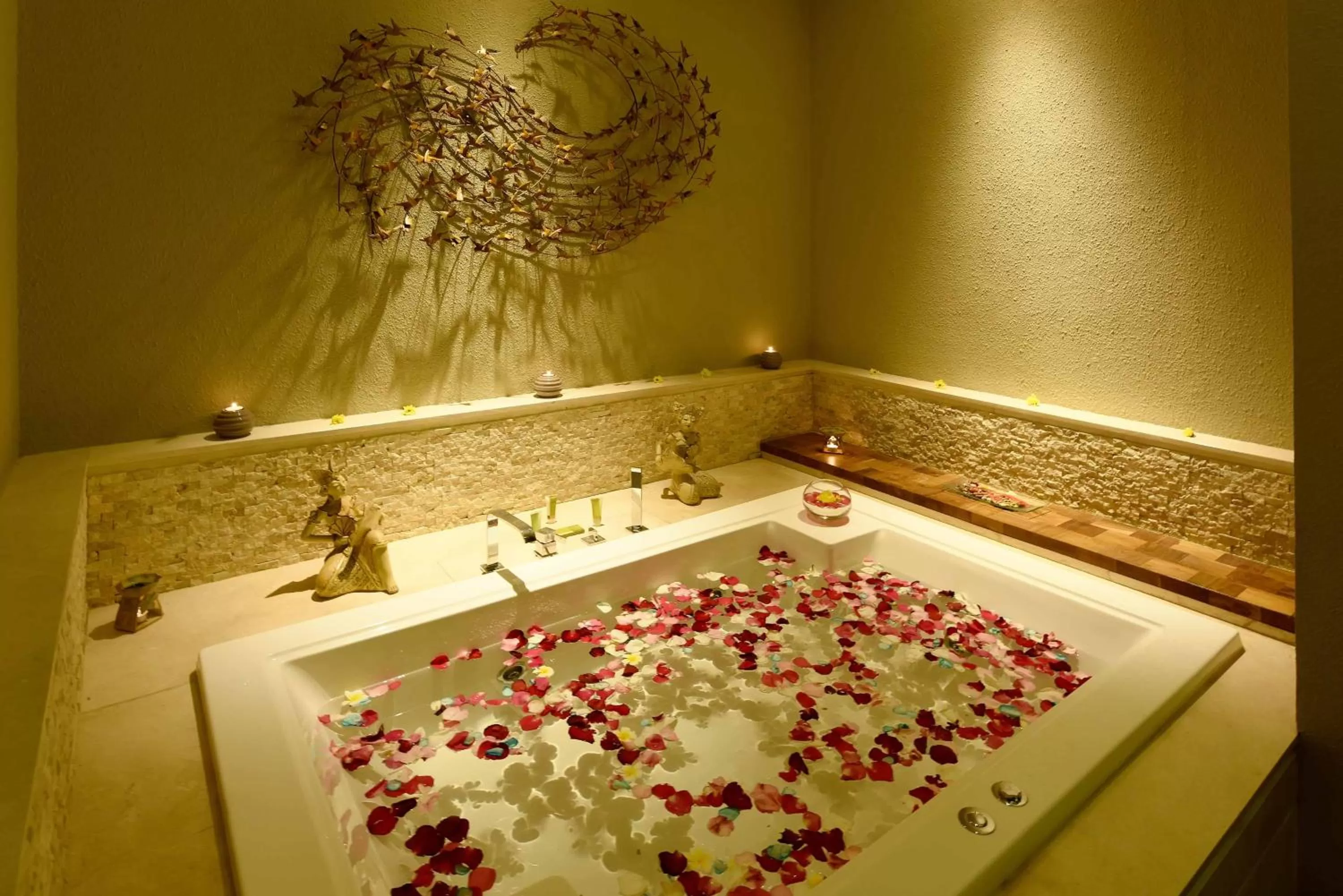 Massage in Holiday Inn Cikarang Jababeka by IHG