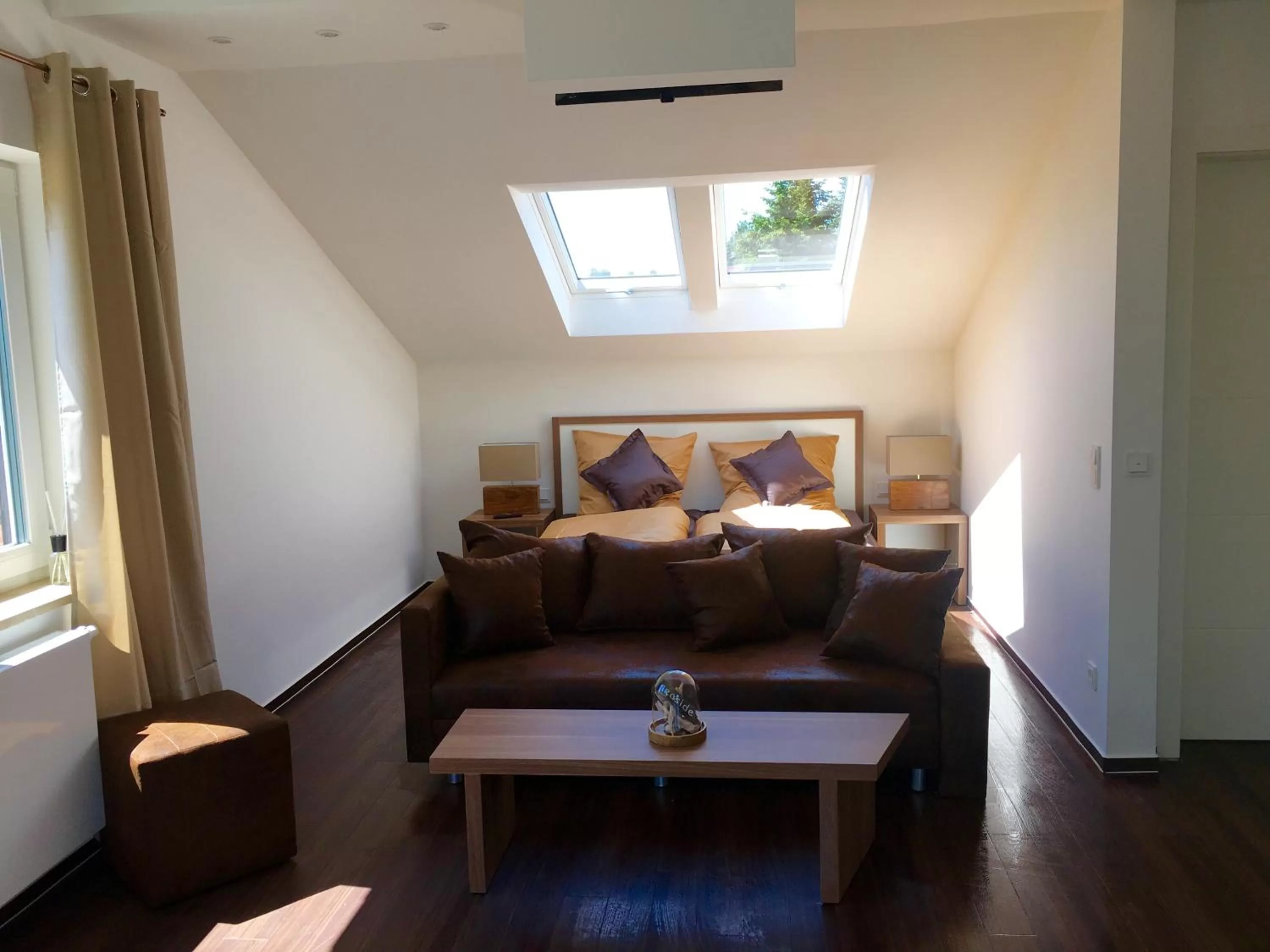 Photo of the whole room in Seaside-Townhouse