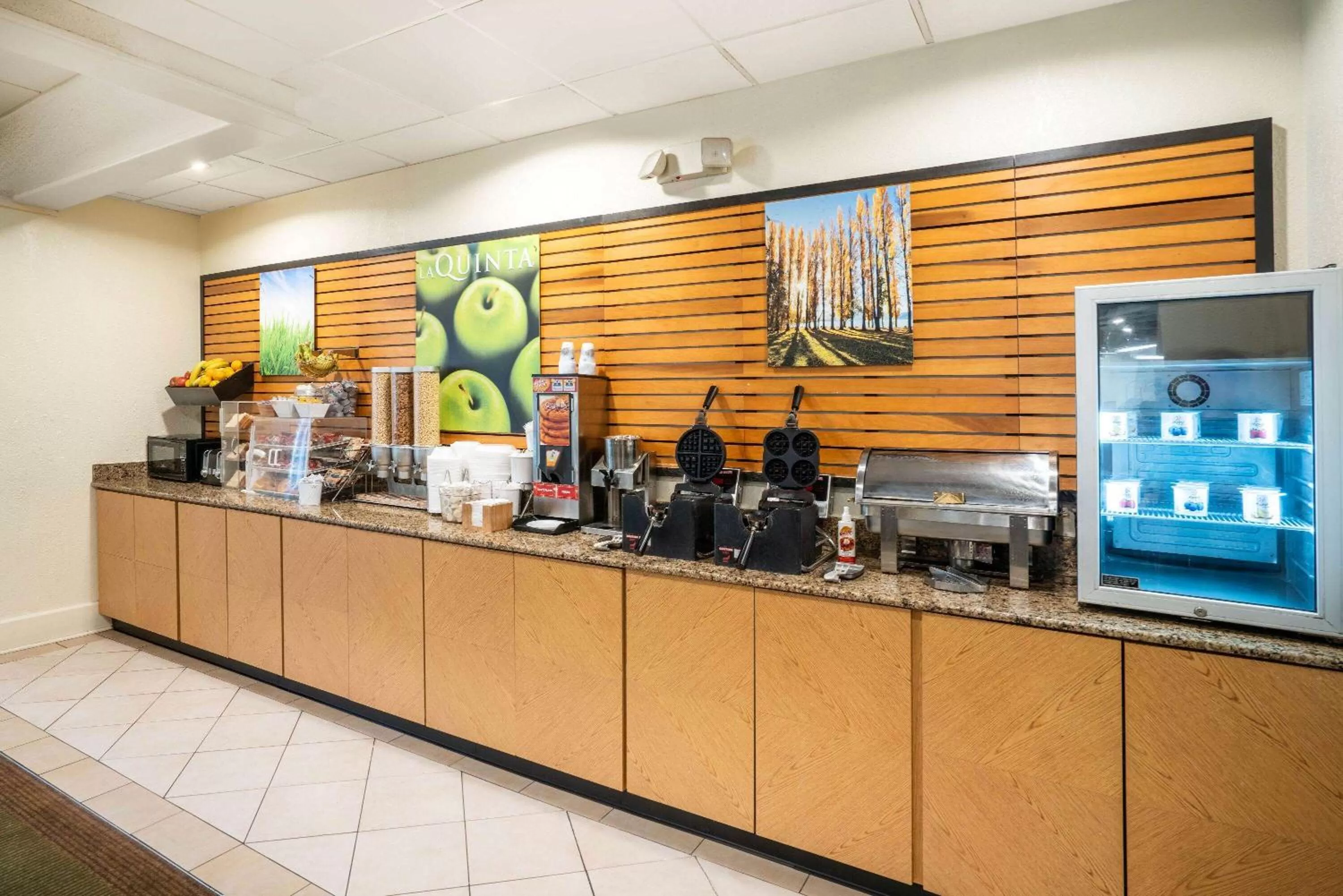 Breakfast in La Quinta by Wyndham Nashville Airport/Opryland