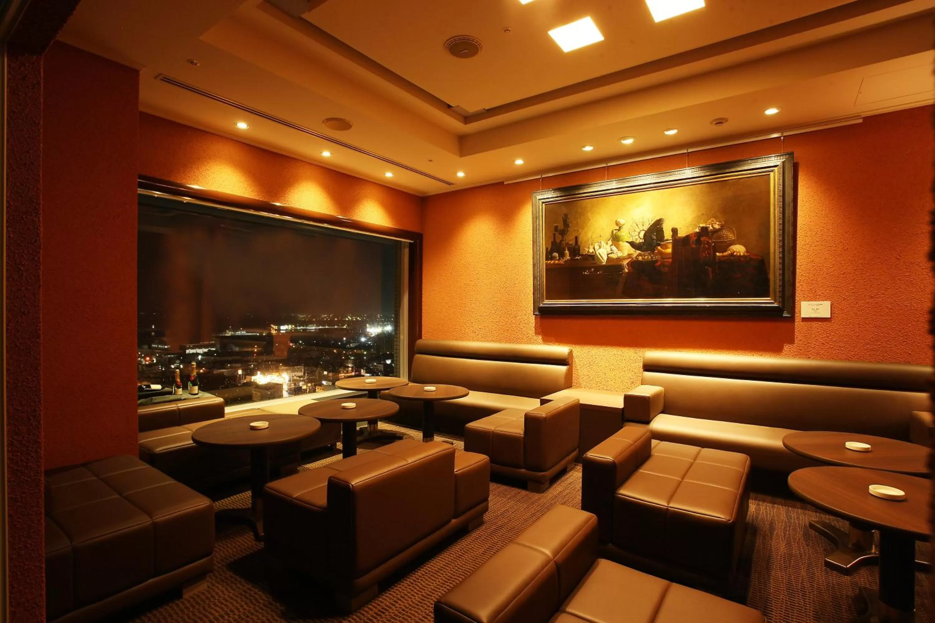 Lounge or bar in ANA Crowne Plaza Hotel Kushiro, an IHG Hotel