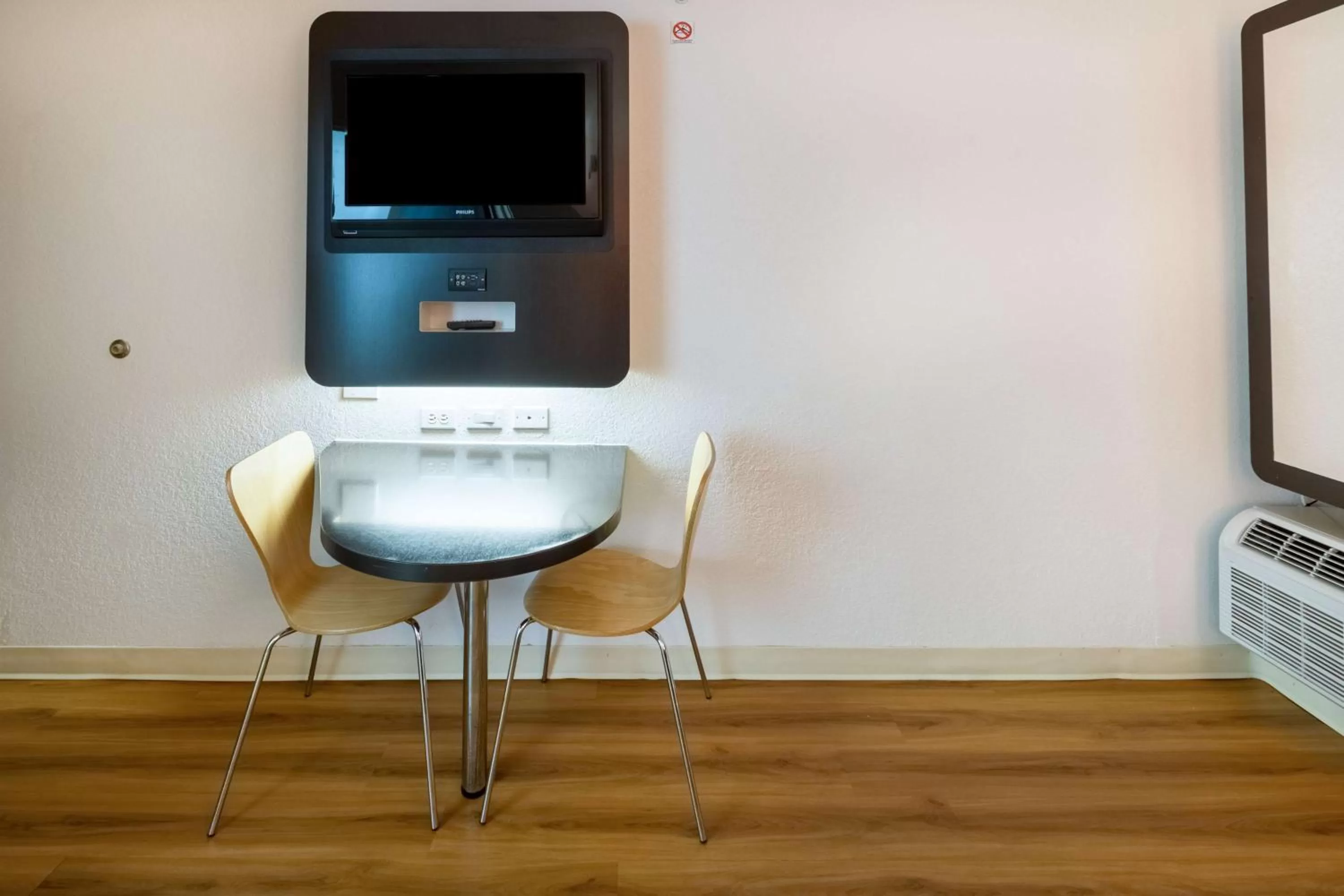 Photo of the whole room in Motel 6-Irving, TX - DFW Airport North
