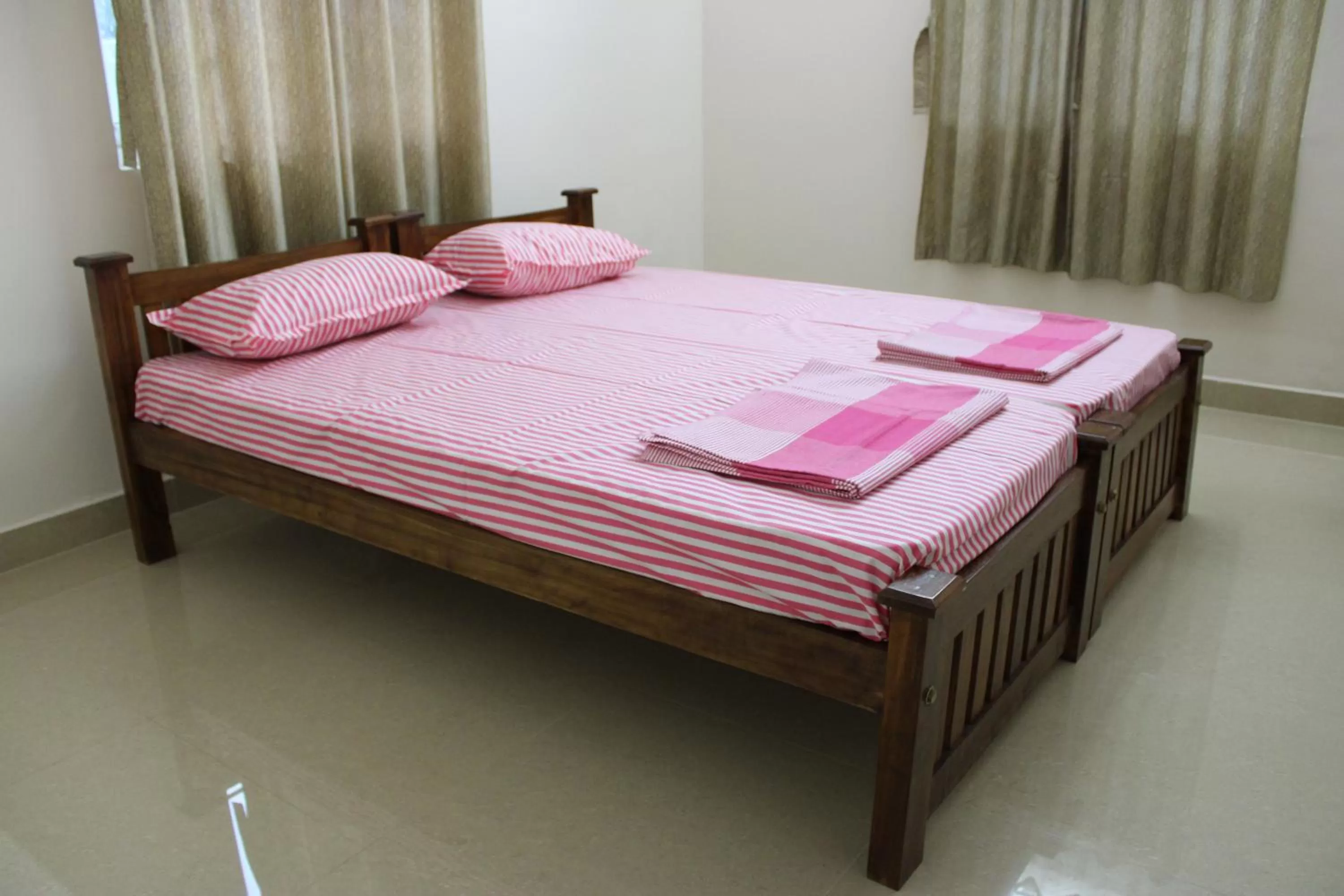 Bedroom, Bed in Shantham Service Apartments, Kinathukadavu, Coimbatore