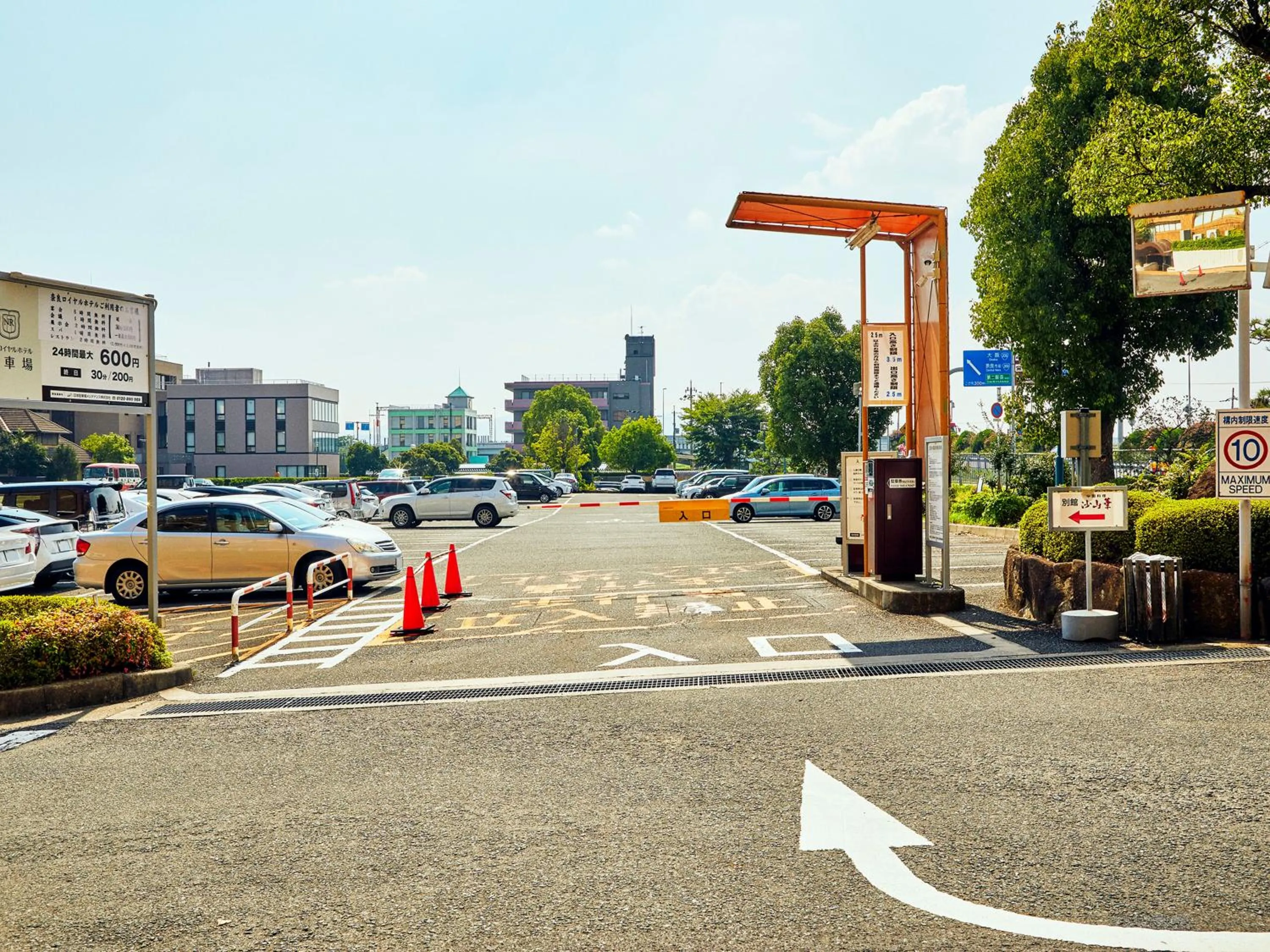 Parking in Nara Royal Hotel