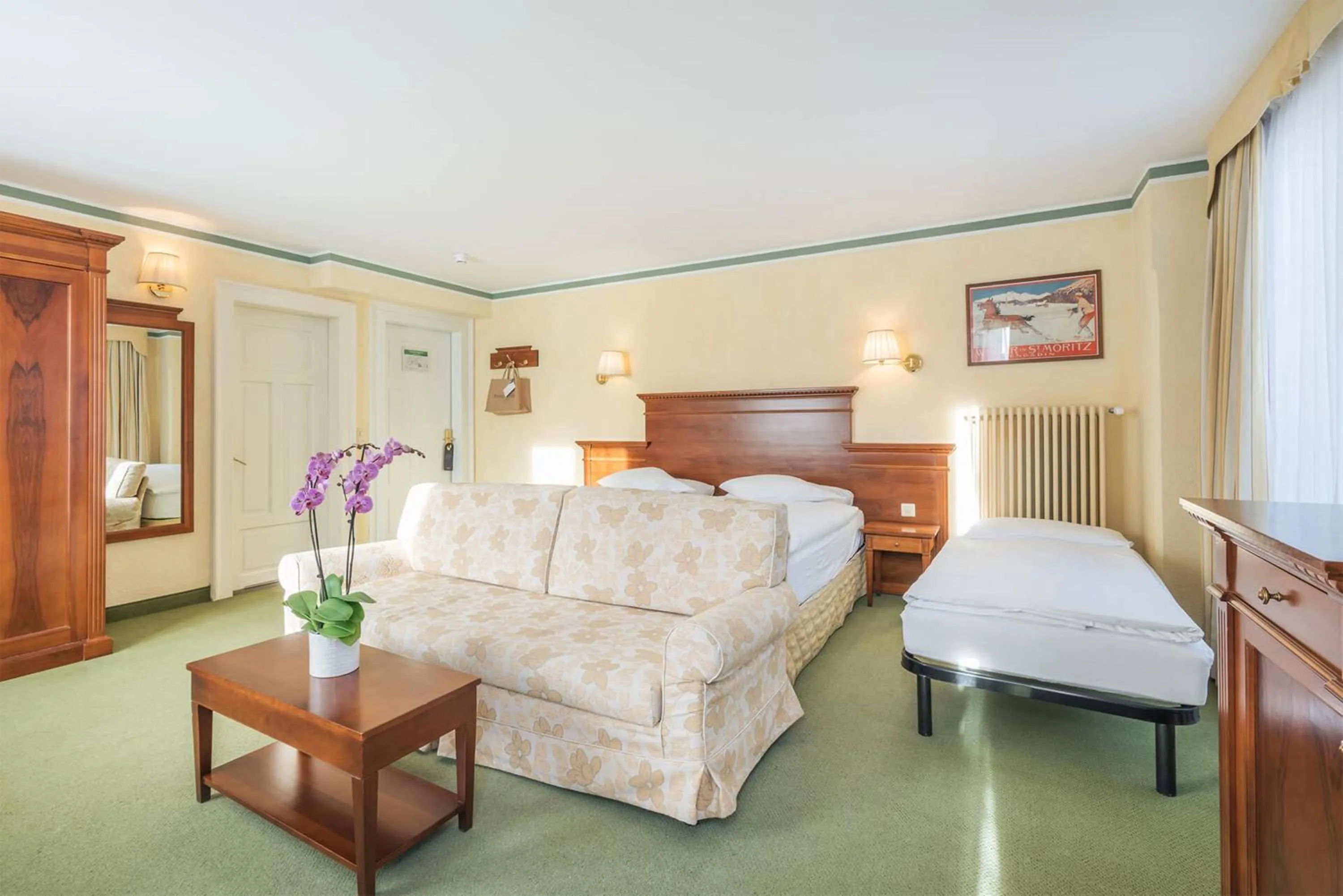 Photo of the whole room, Bed in Hotel Reine Victoria