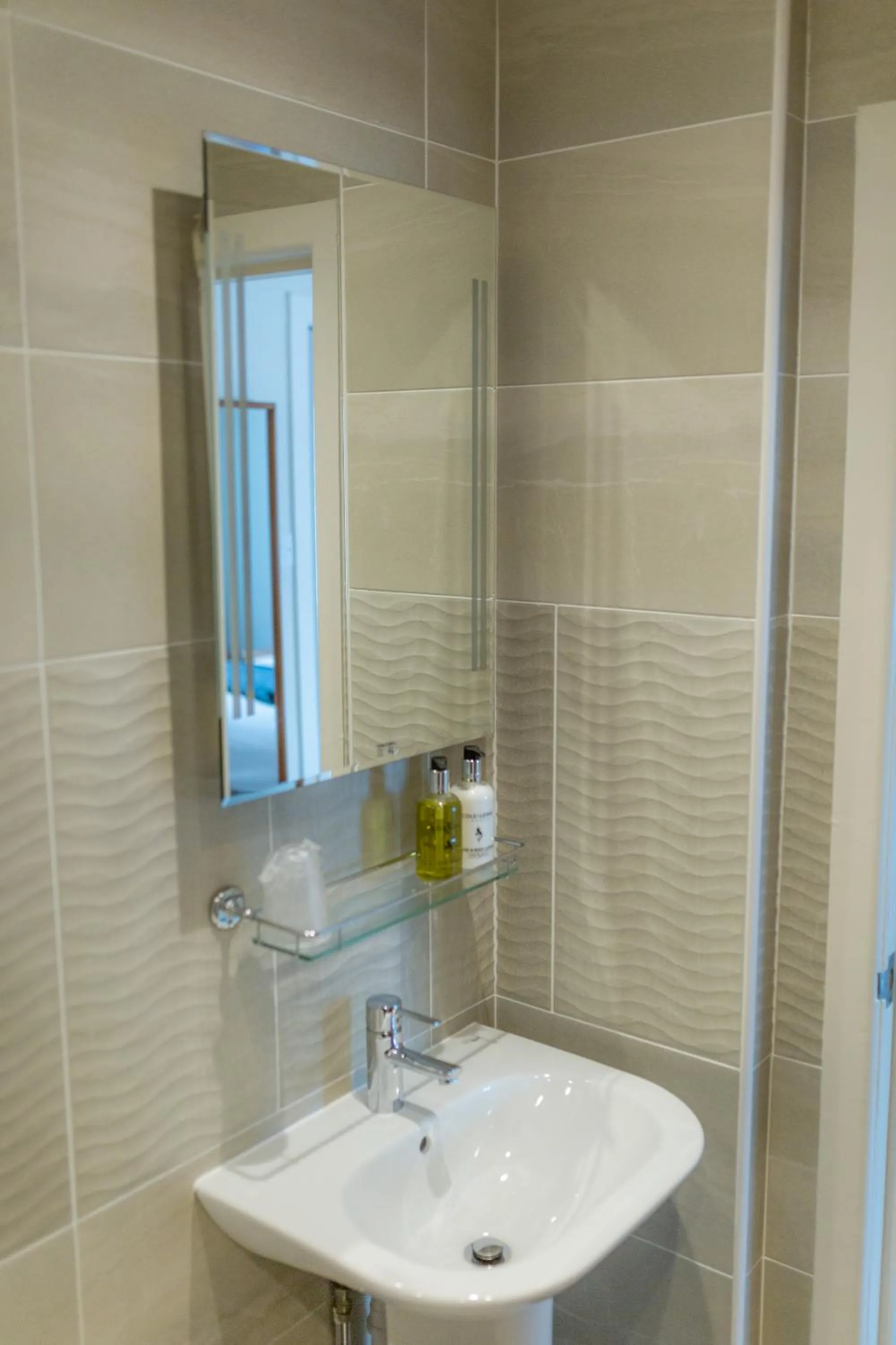 Bathroom in Best Western Sysonby Knoll Hotel