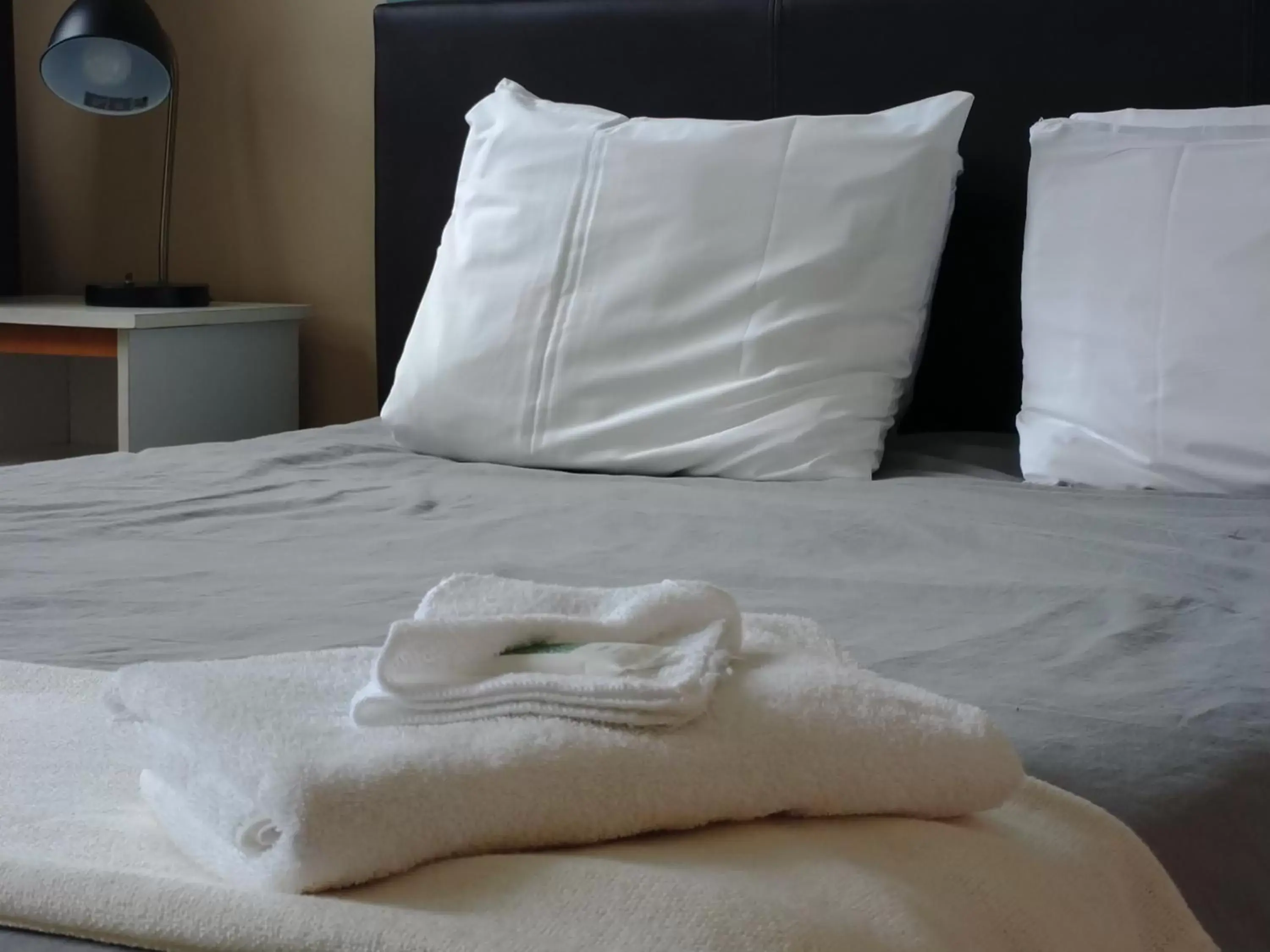 Queen Room with Shared Bathroom in Auberge La Petite École de Forillon Queen Room with Shared Bathroom in Auberge La Petite École de Forillon