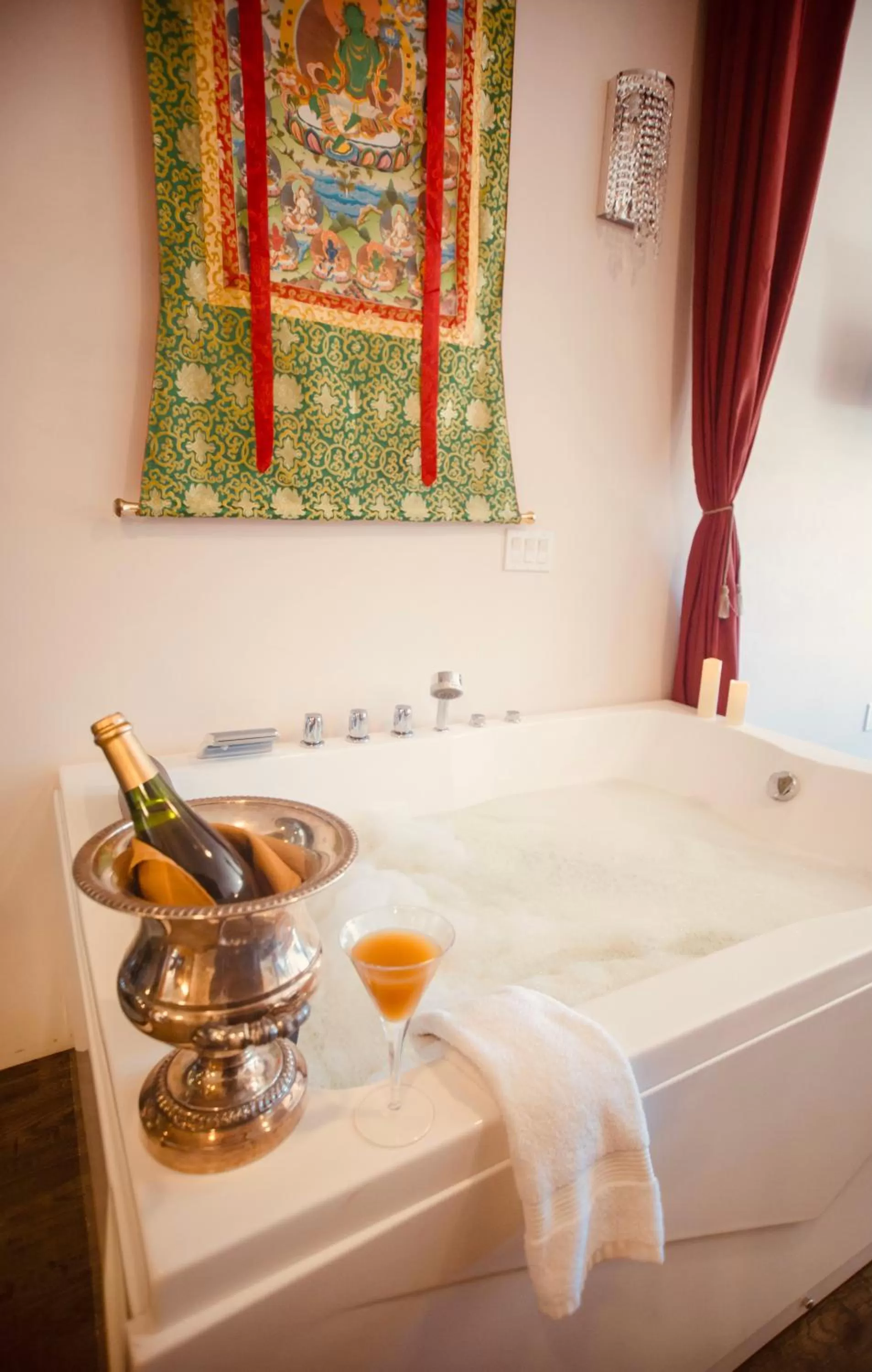 Bath in Quiet Mind Mountain Lodge, Retreat & Spa