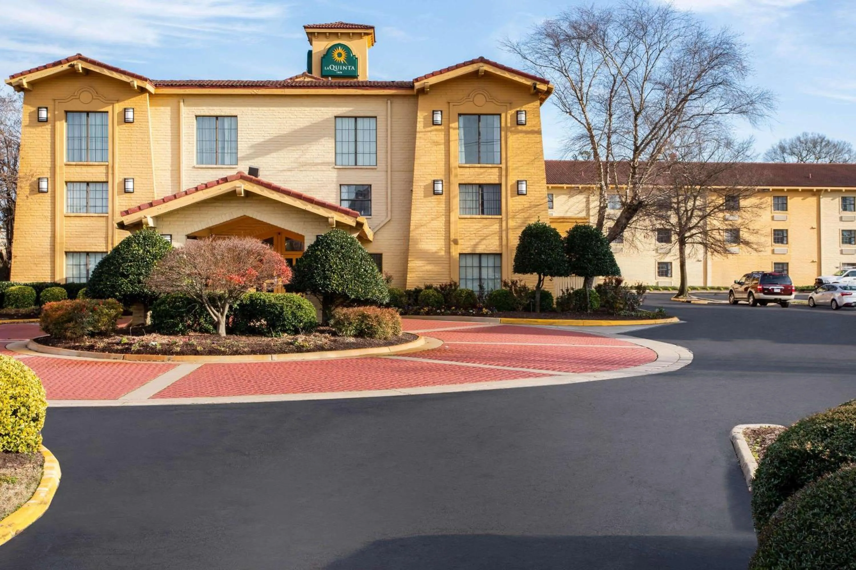 Property building in La Quinta Inn by Wyndham Norfolk Virginia Beach