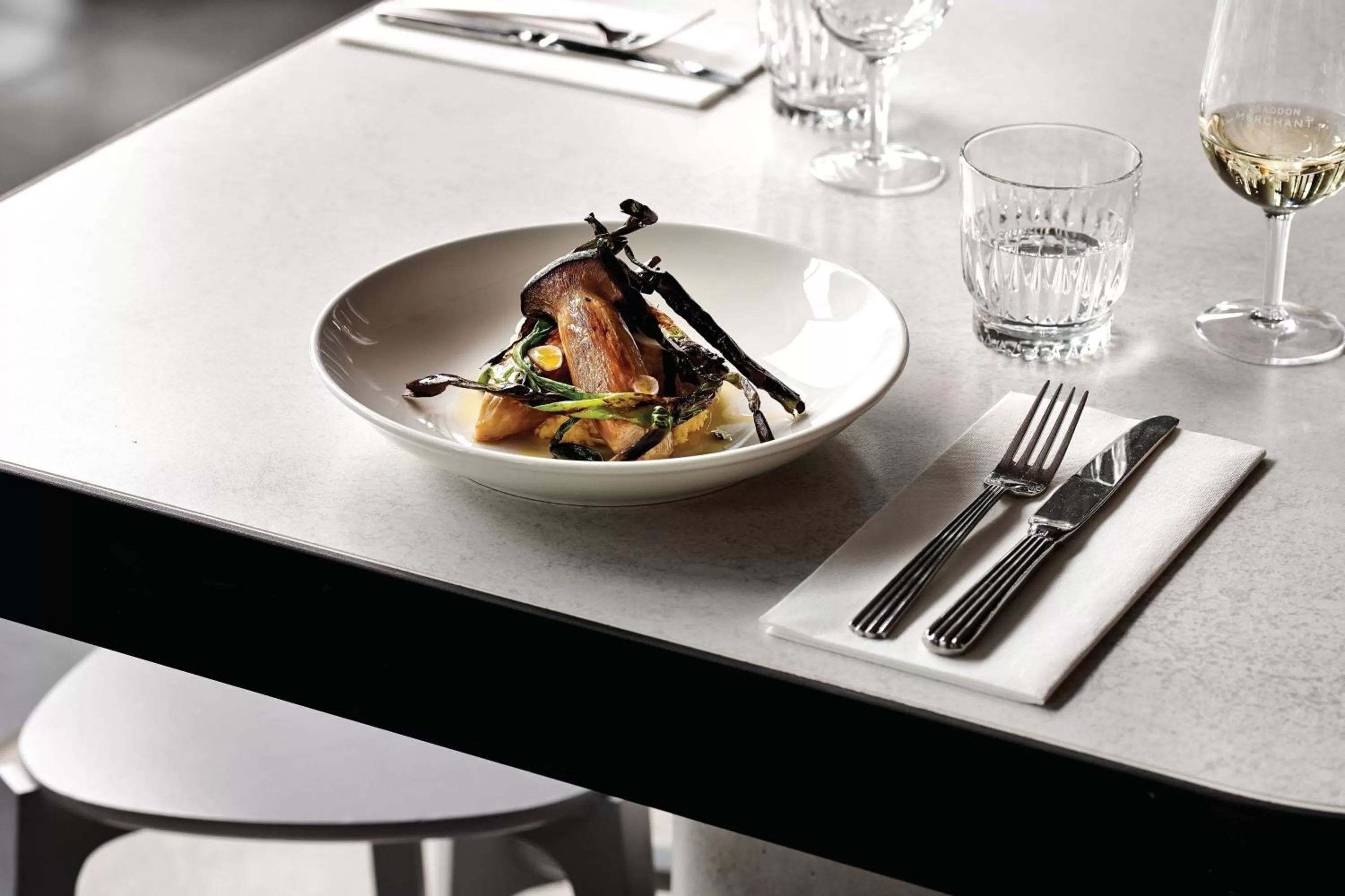 Restaurant/places to eat in Midnight Hotel, Autograph Collection