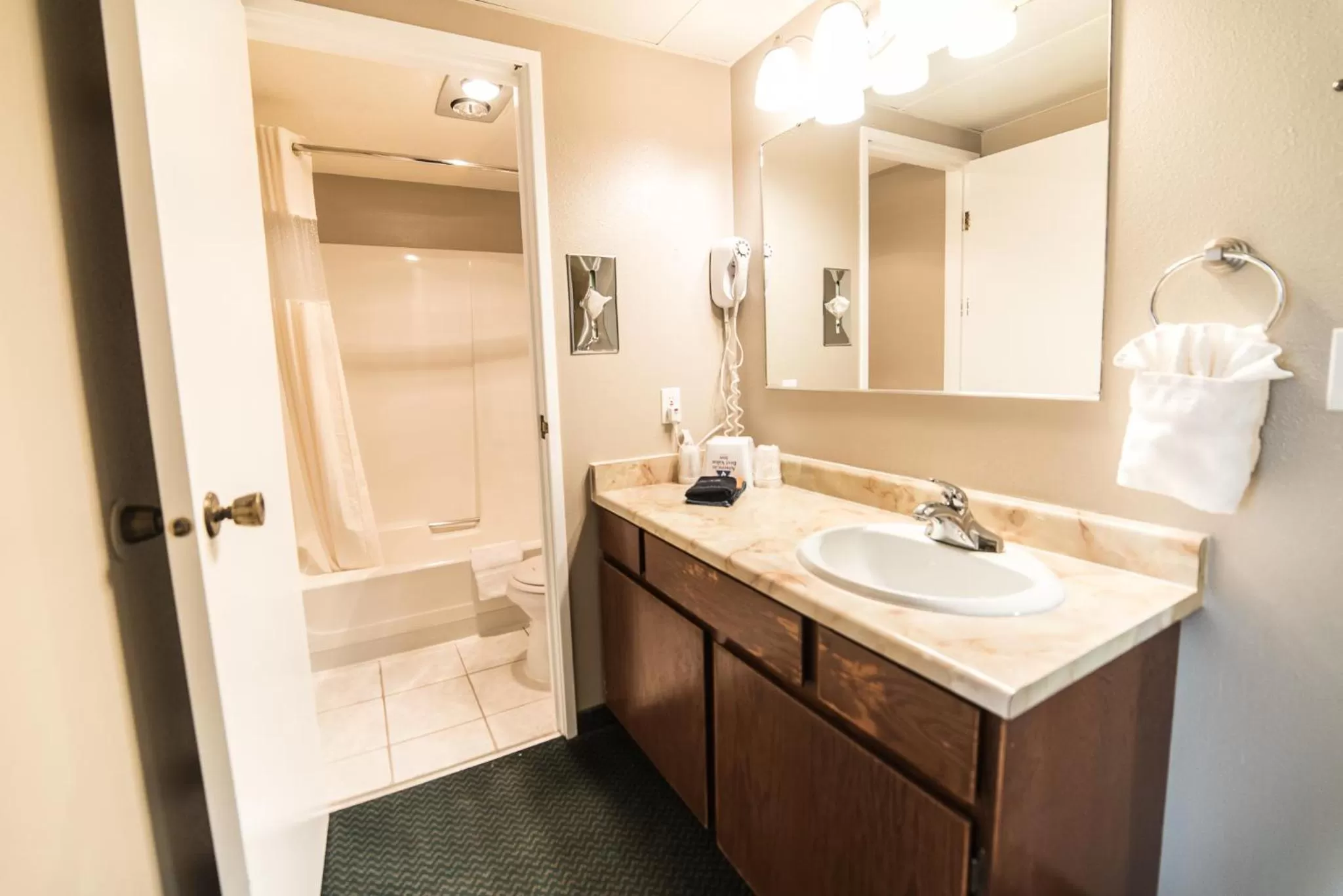Bathroom in Red Ledges Inn