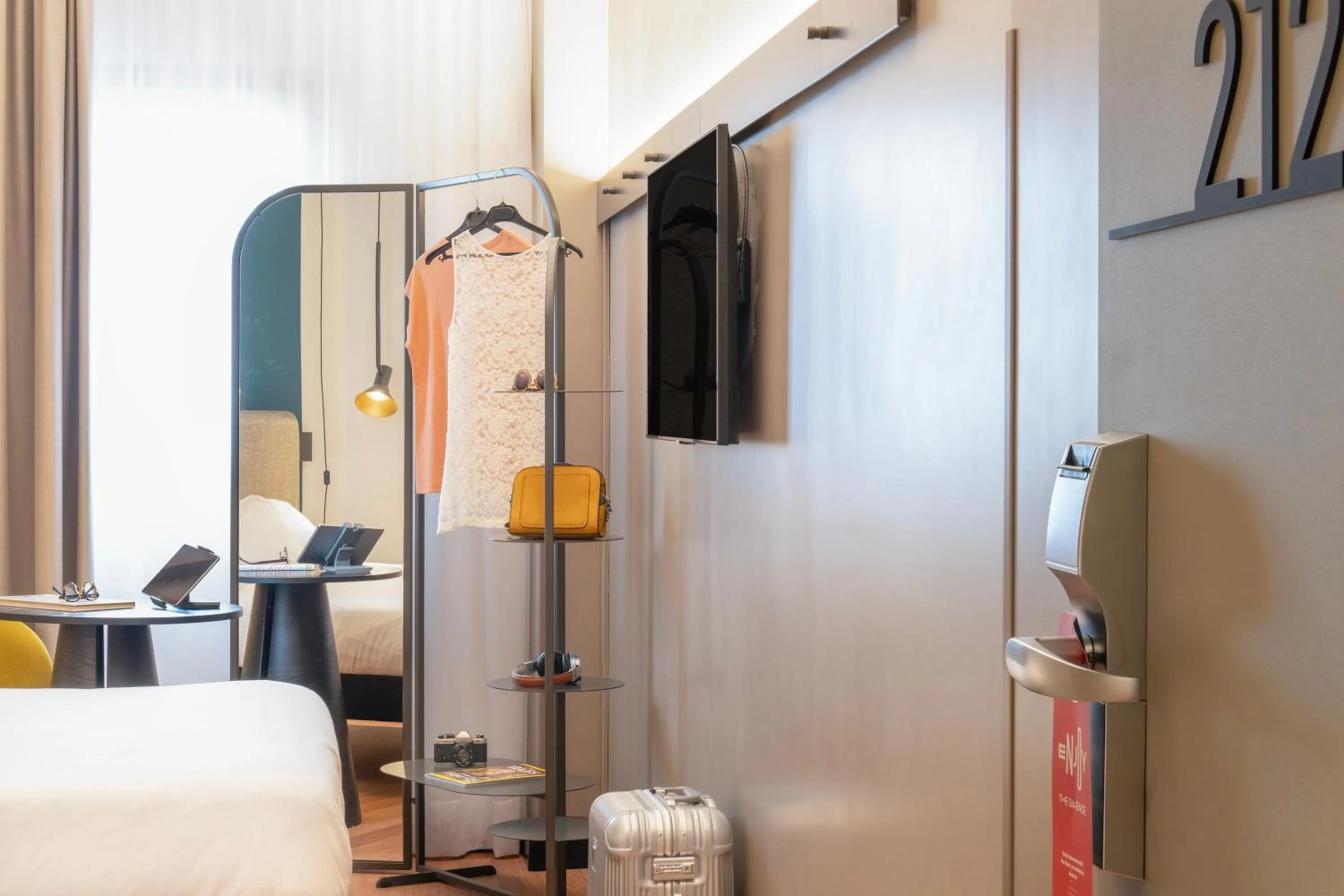 Property building, Bed in Ibis Madrid Aeropuerto Barajas