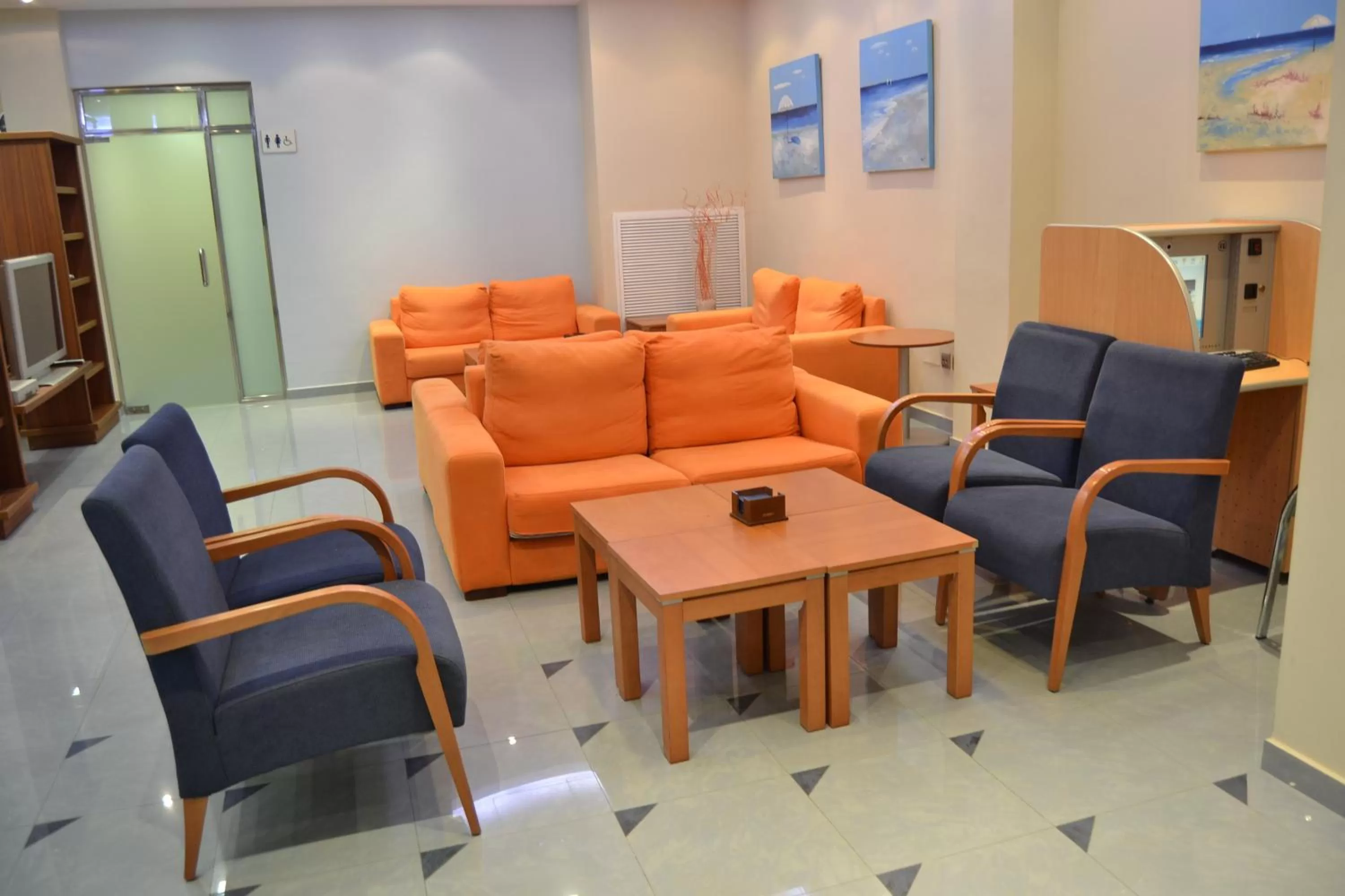 Communal lounge/ TV room in Aparthotel Bahía