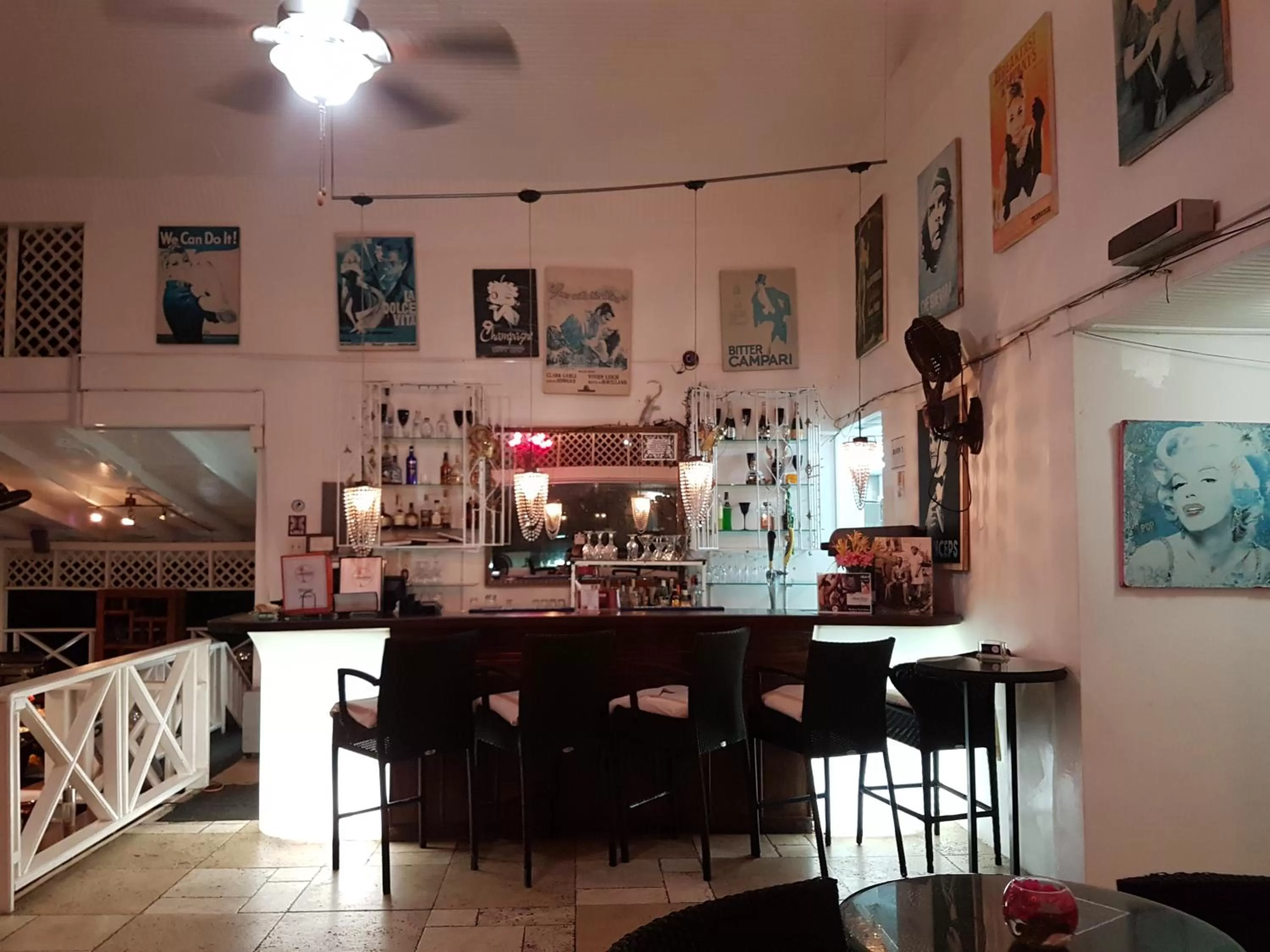 Restaurant/places to eat in Half Moon Blue Hotel