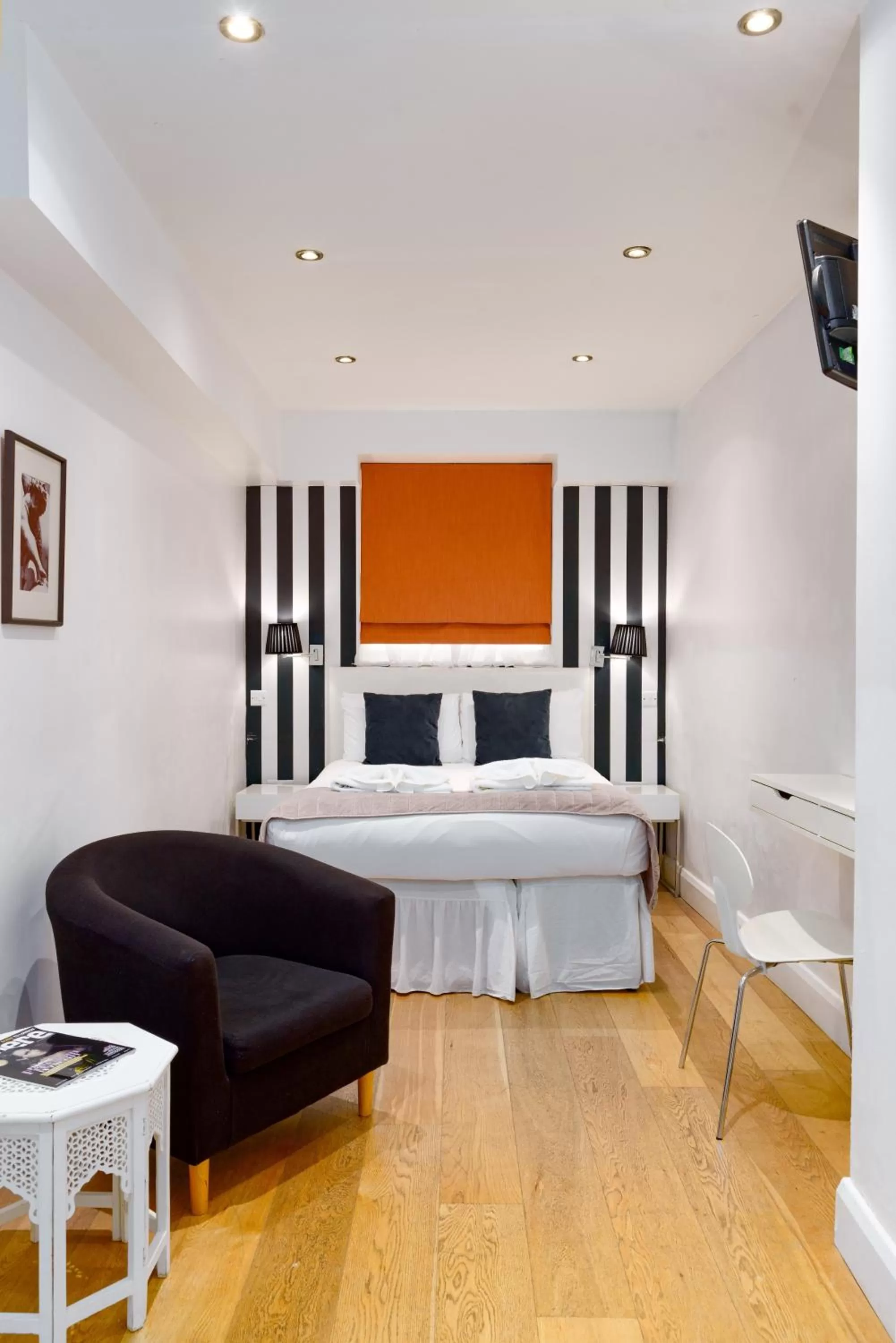 Photo of the whole room, Bed in Bower House