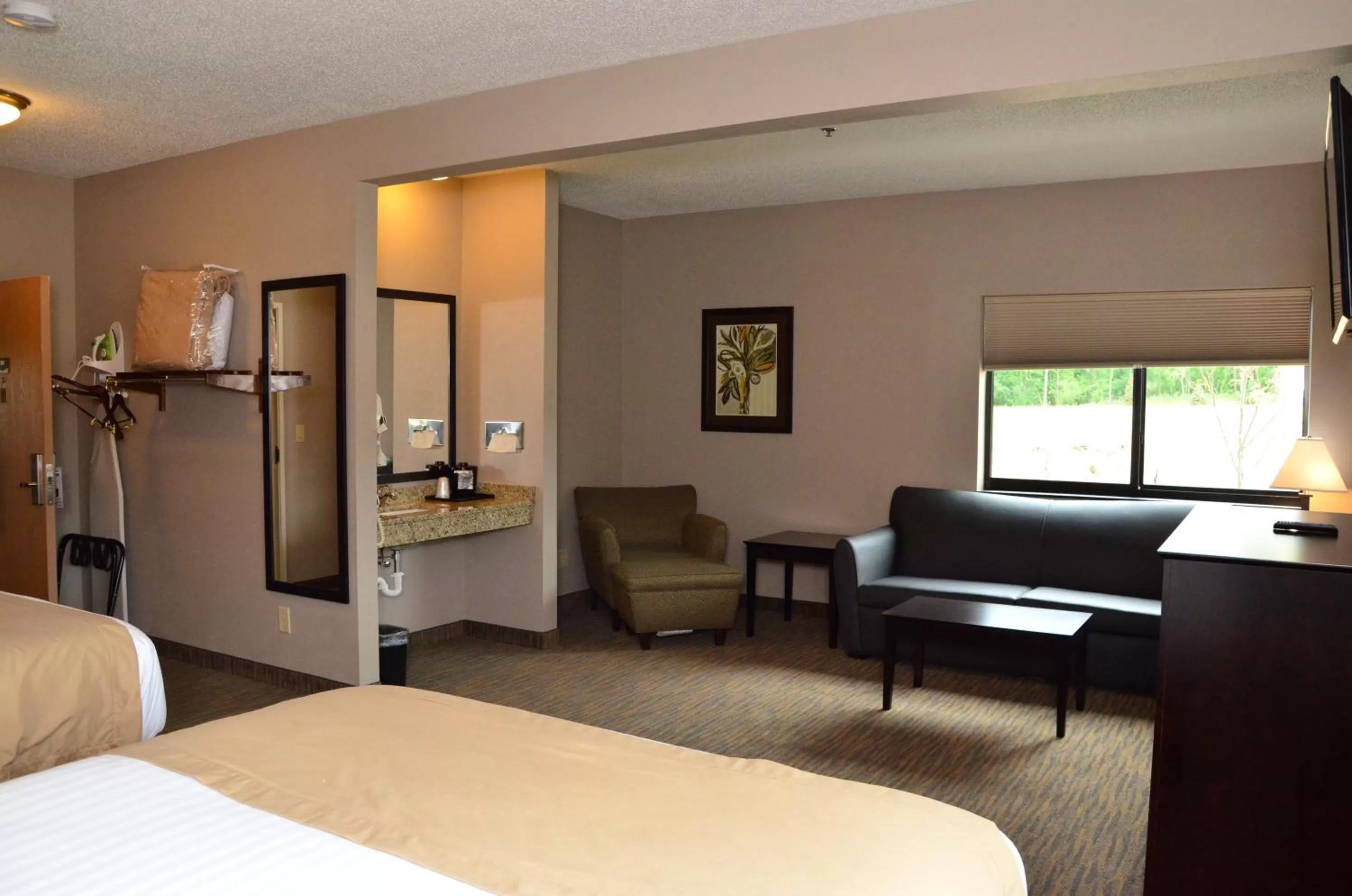 Bedroom, Bed in Qube Hotel - Polk City