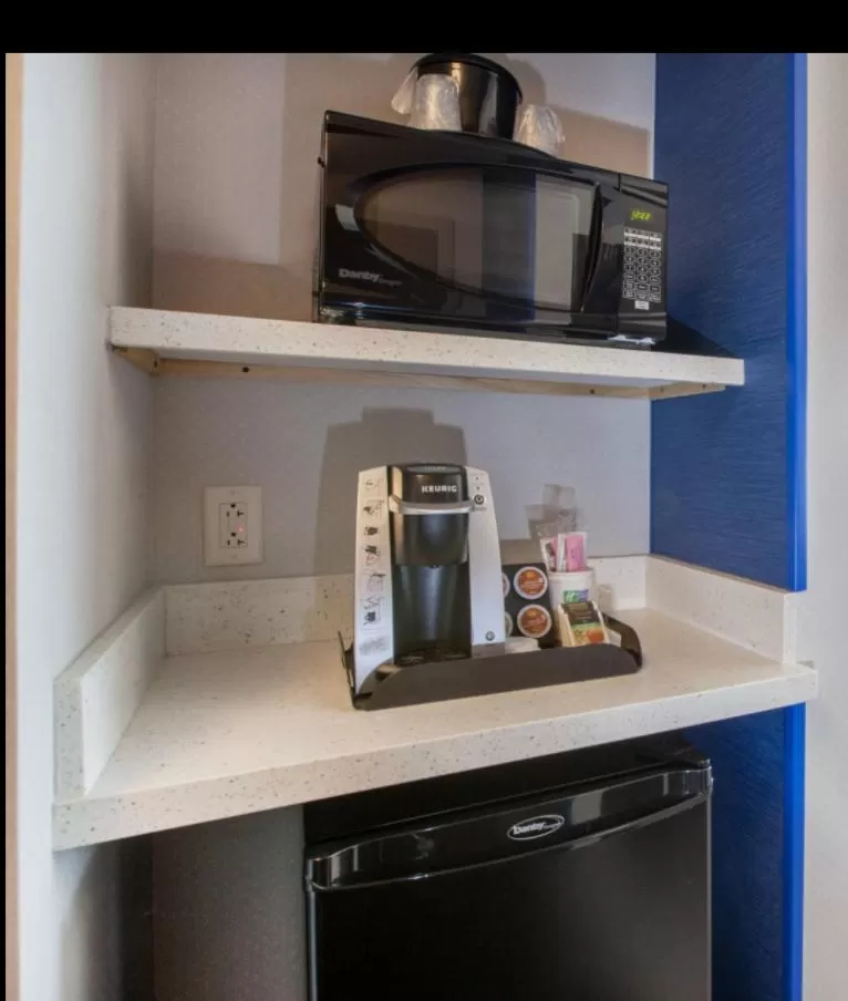 Drinks in Holiday Inn Express & Suites - Kokomo South by IHG