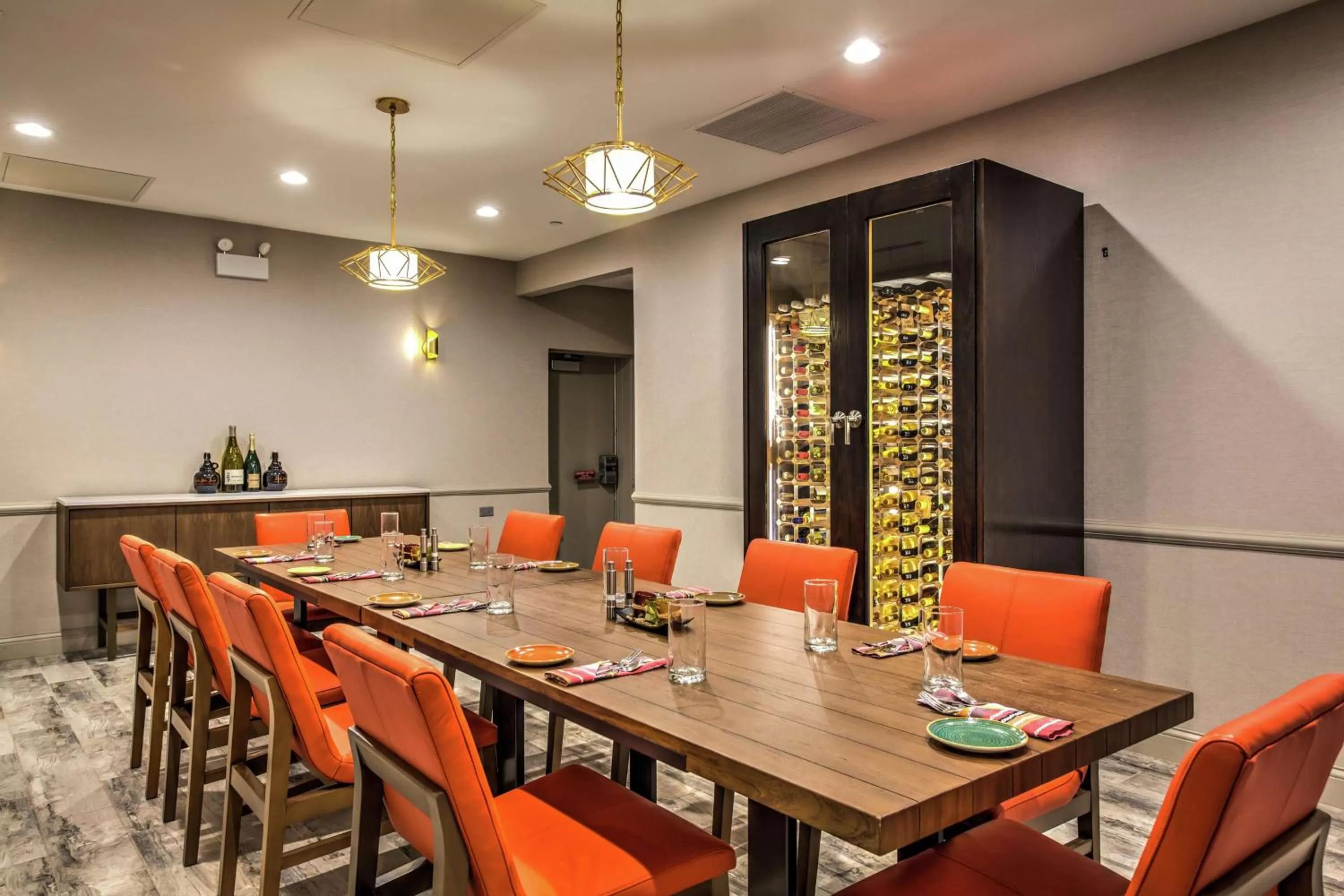 Restaurant/places to eat in Hilton Chicago/Oak Lawn